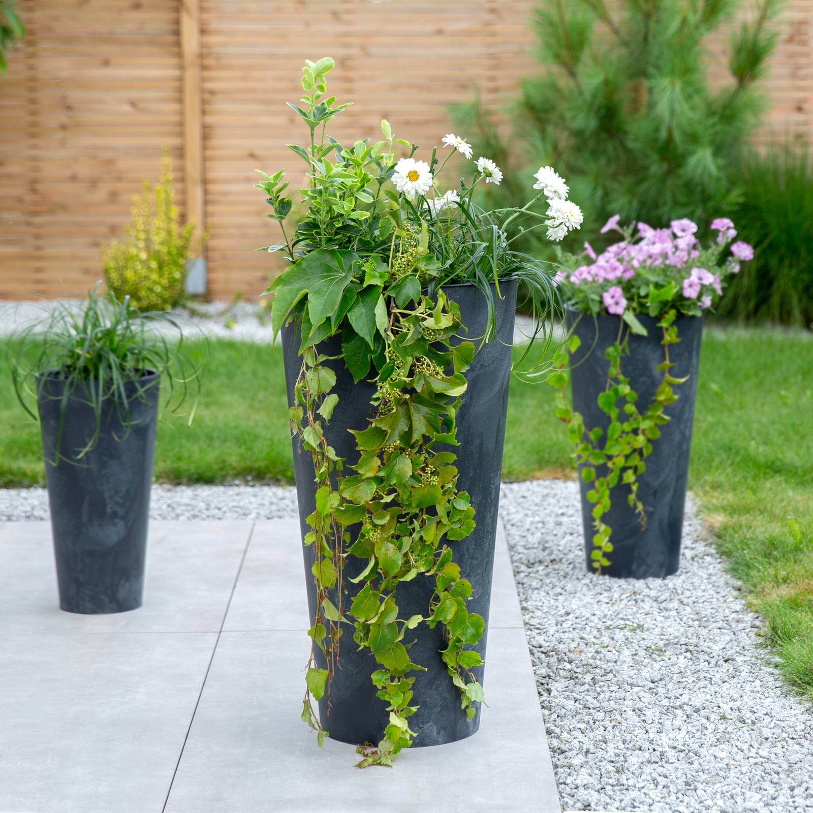 Maceta de jardín Tubus Slim Beton Effect 76 cm antracita PROSPERPLAST