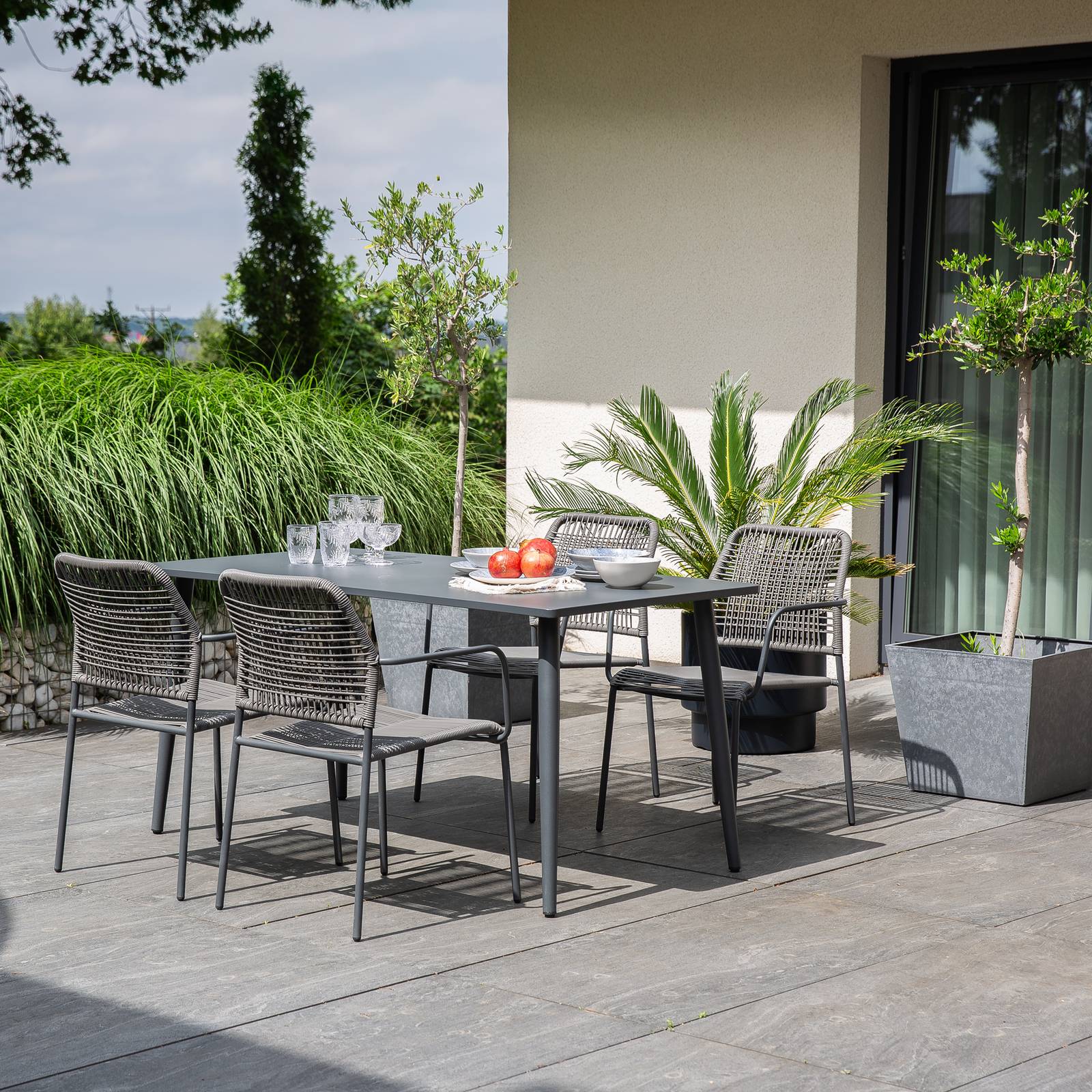 Antracitový záhradný oceľový stôl Doha 150 x 80 cm PATIO