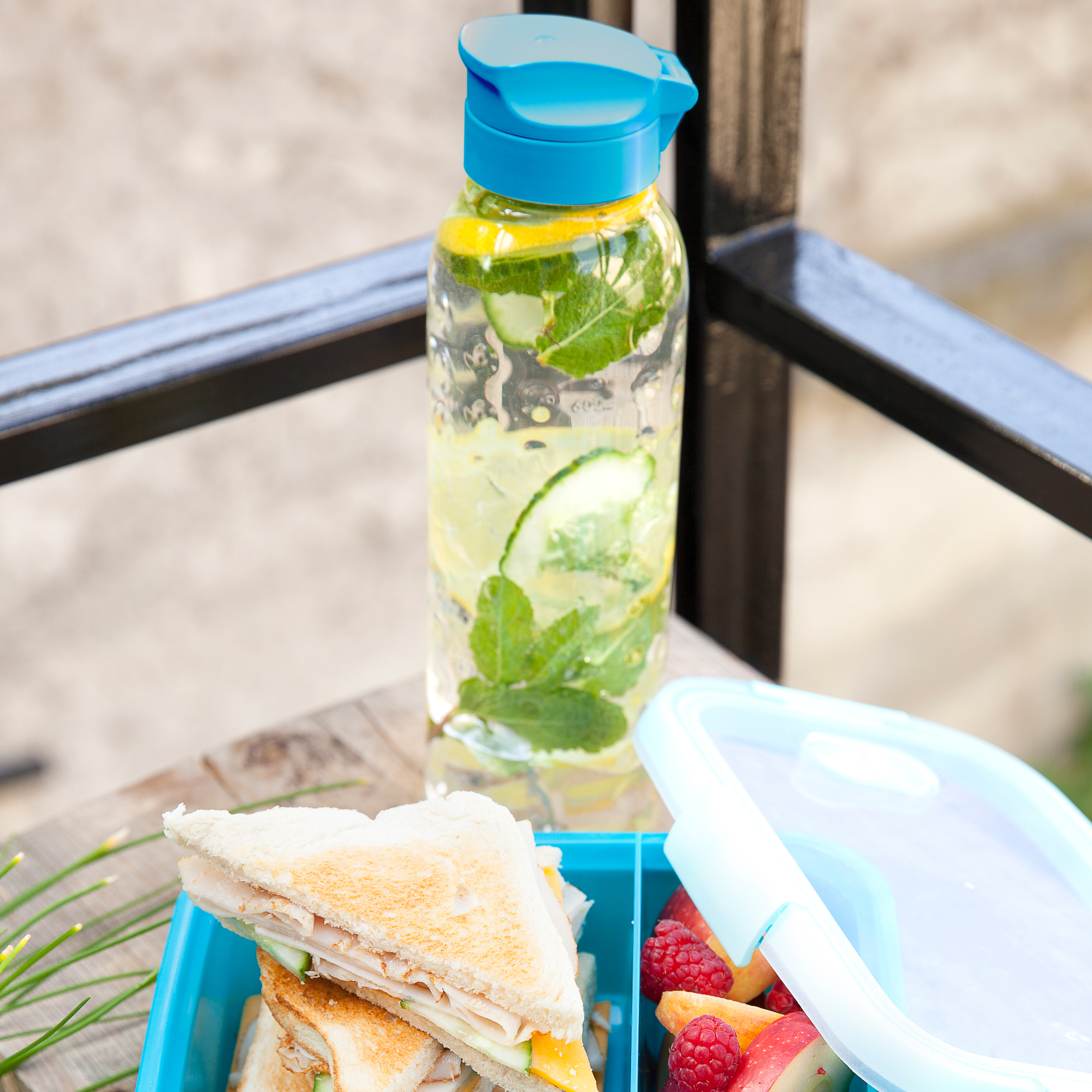 Butelka Dots niebieska 450 ml CURVER