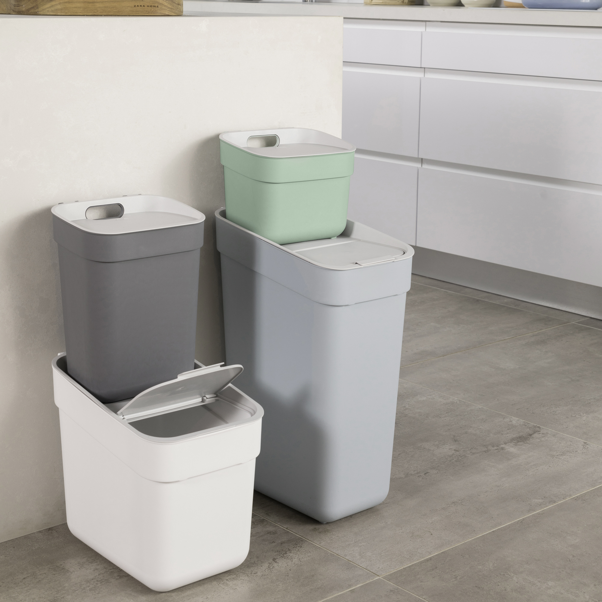 Šedý odpadkový koš na tříděný odpad Ready To Collect 20 l CURVER