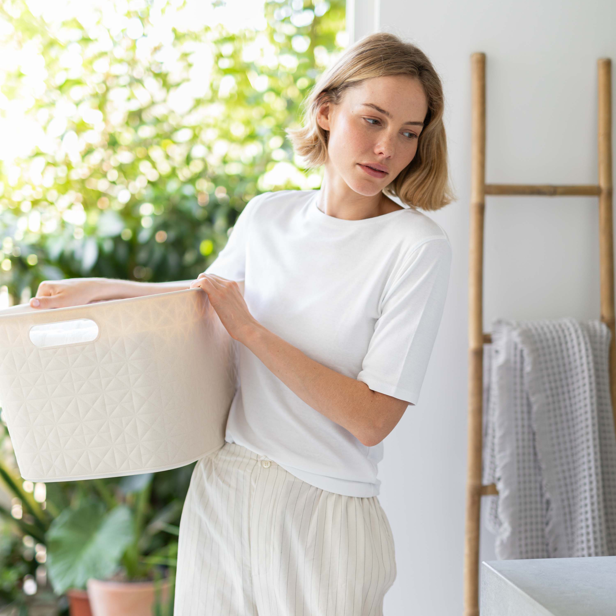 Cesto de ropa Softex crema 45 l CURVER