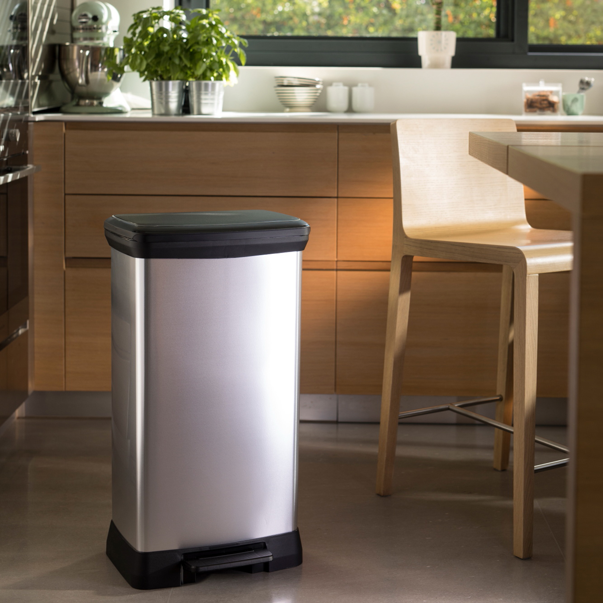 Kosz na śmieci z pedałem Deco Bin 50 L CURVER