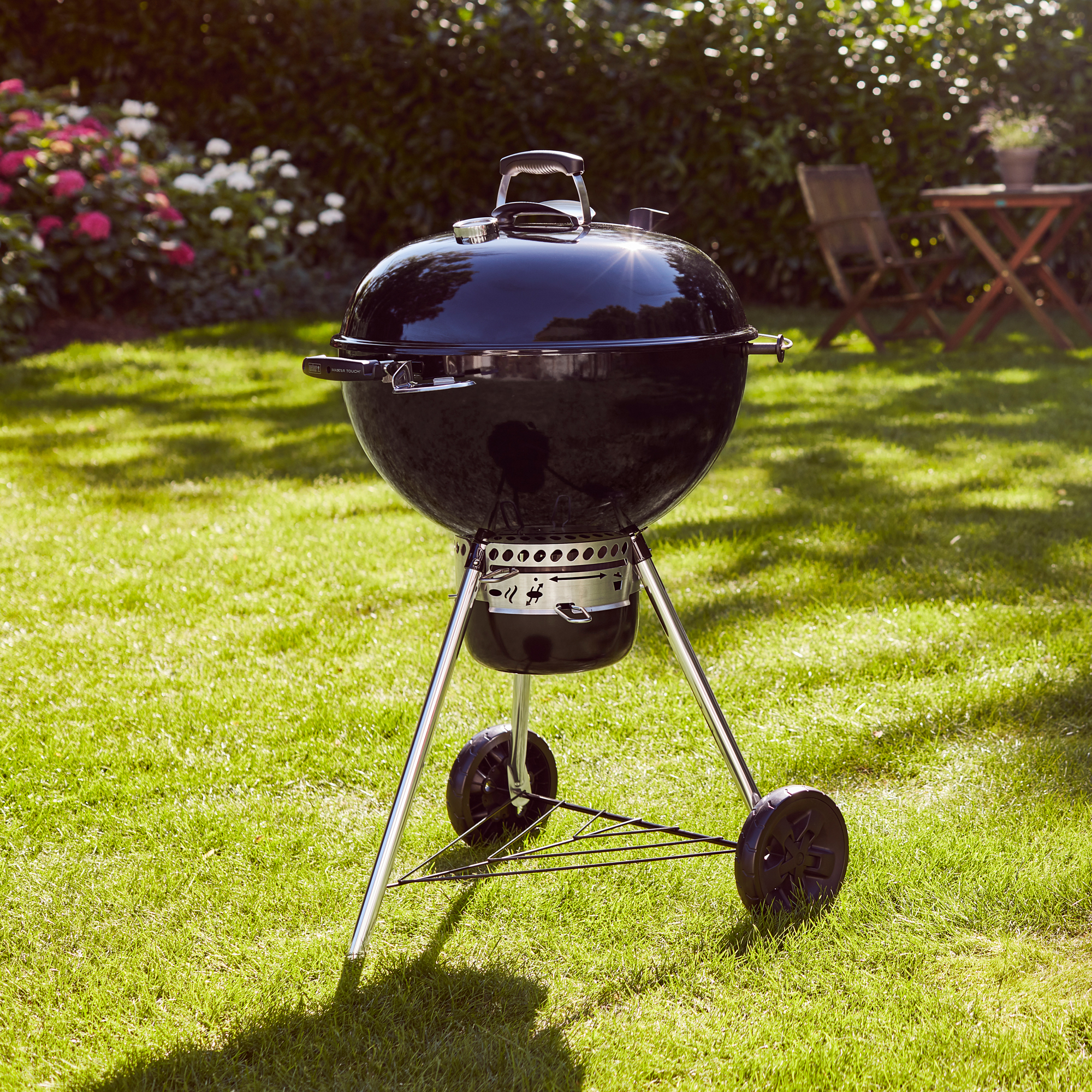Holzkohlegrill aus verchromtem Stahl Master Touch E-575 GBS 57 cm WEBER 14701004 