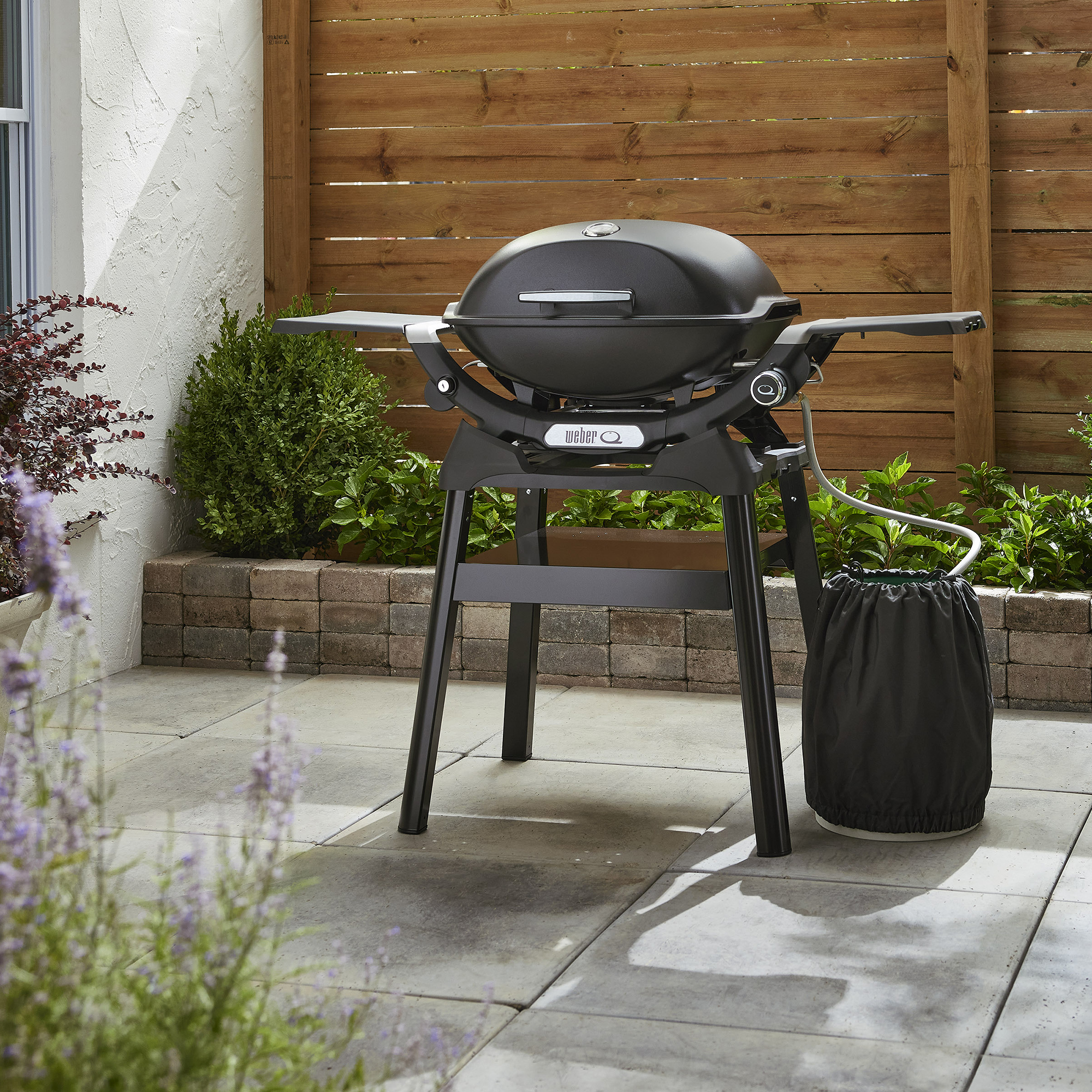 Grill gazowy Q 2200N ze stojakiem WEBER 1501094