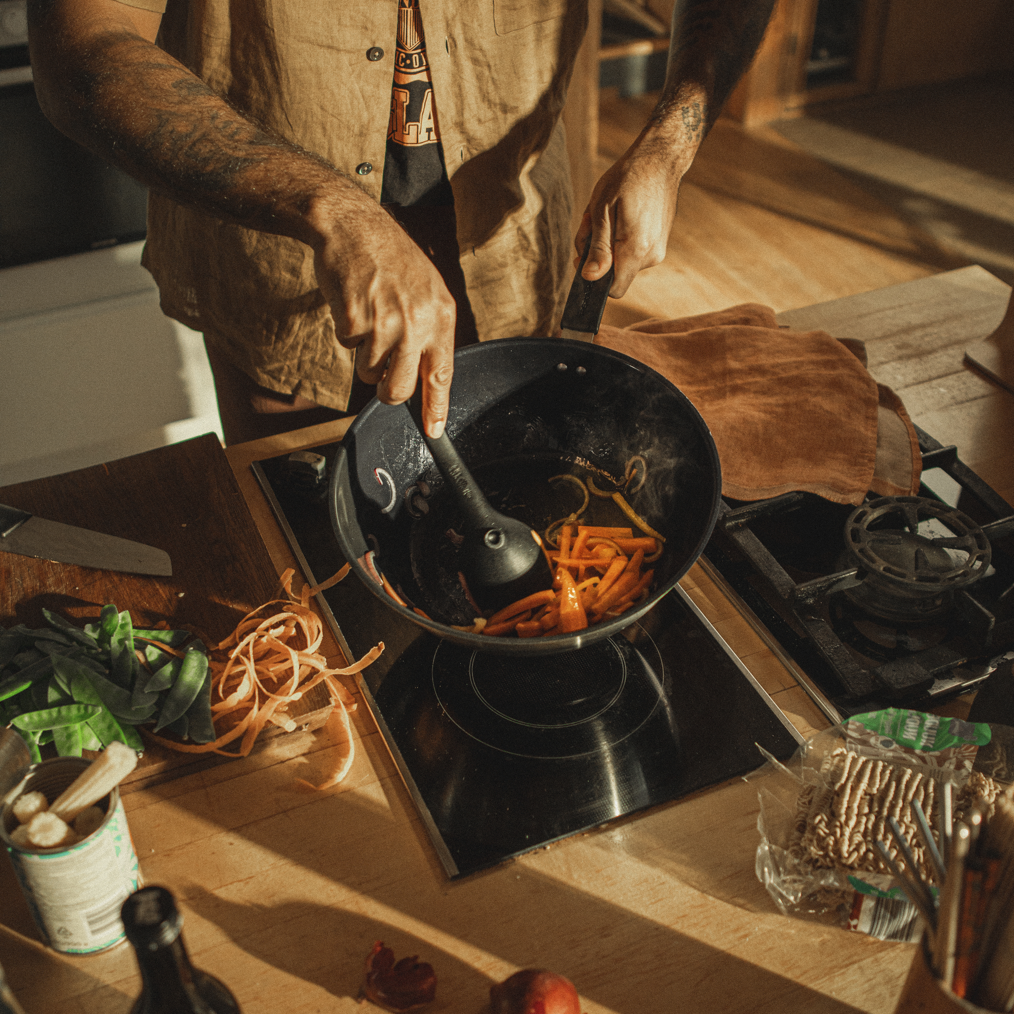 Wokpfanne mit Ceratec™ Functional Form 28 cm FISKARS