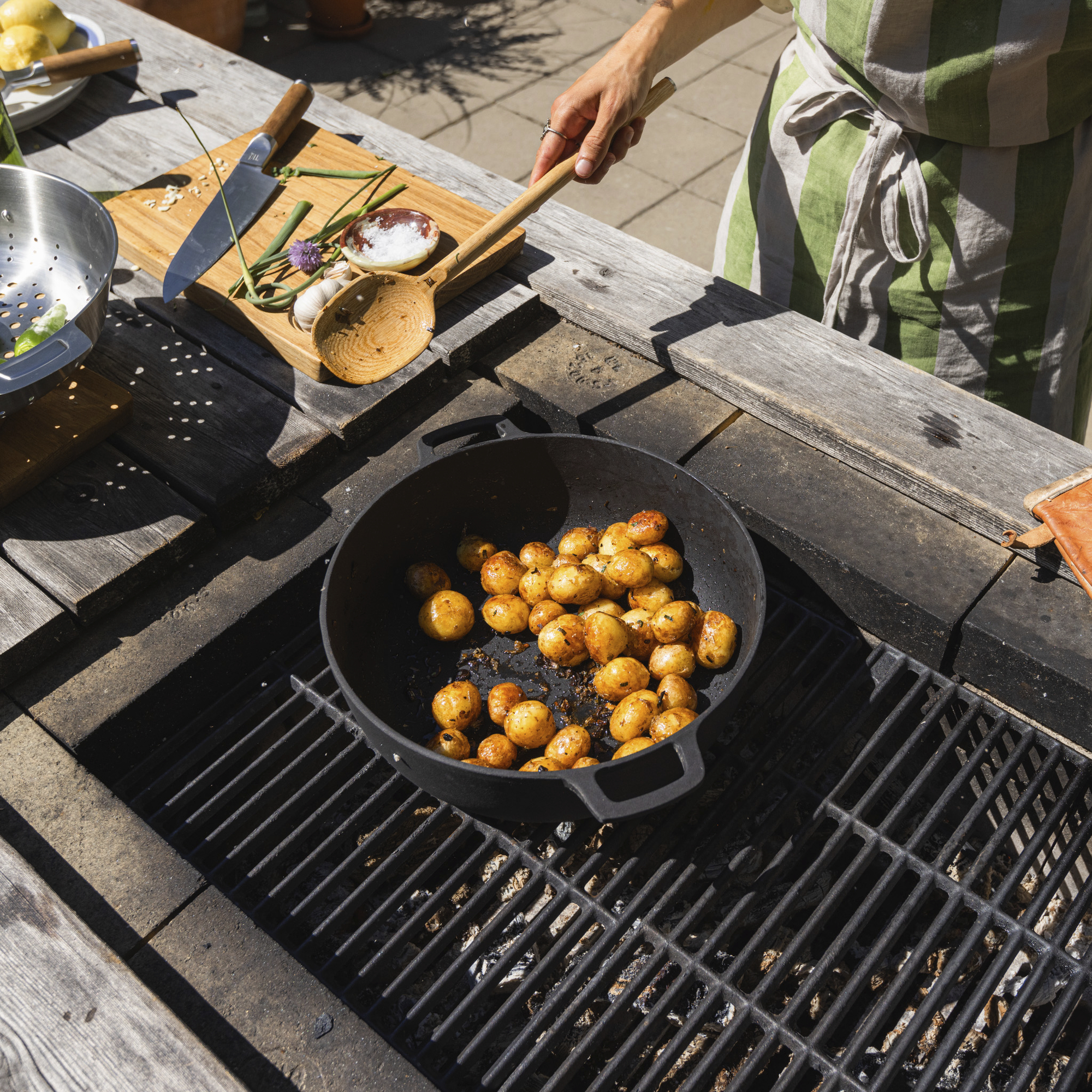 Gusseisentopf mit Edelstahldeckel Norden Grill 30 cm FISKARS
