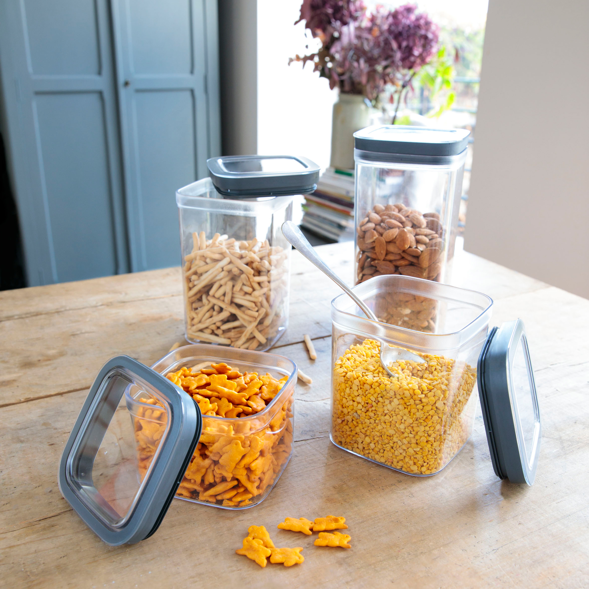 Pojemnik kuchenny do przechowywania Dry Cube 1,8 l CURVER