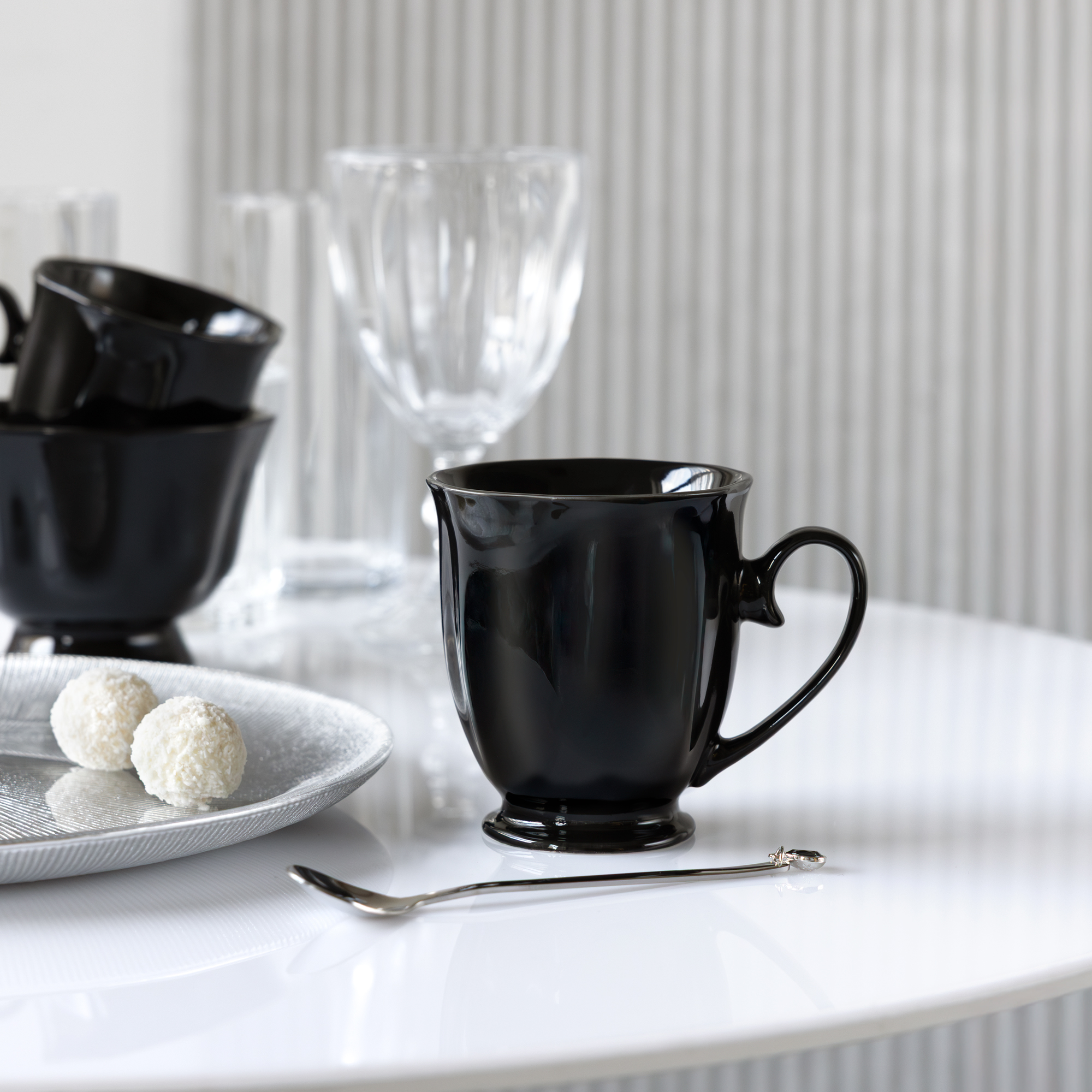 Tazza Diana nera 300 ml AMBITION