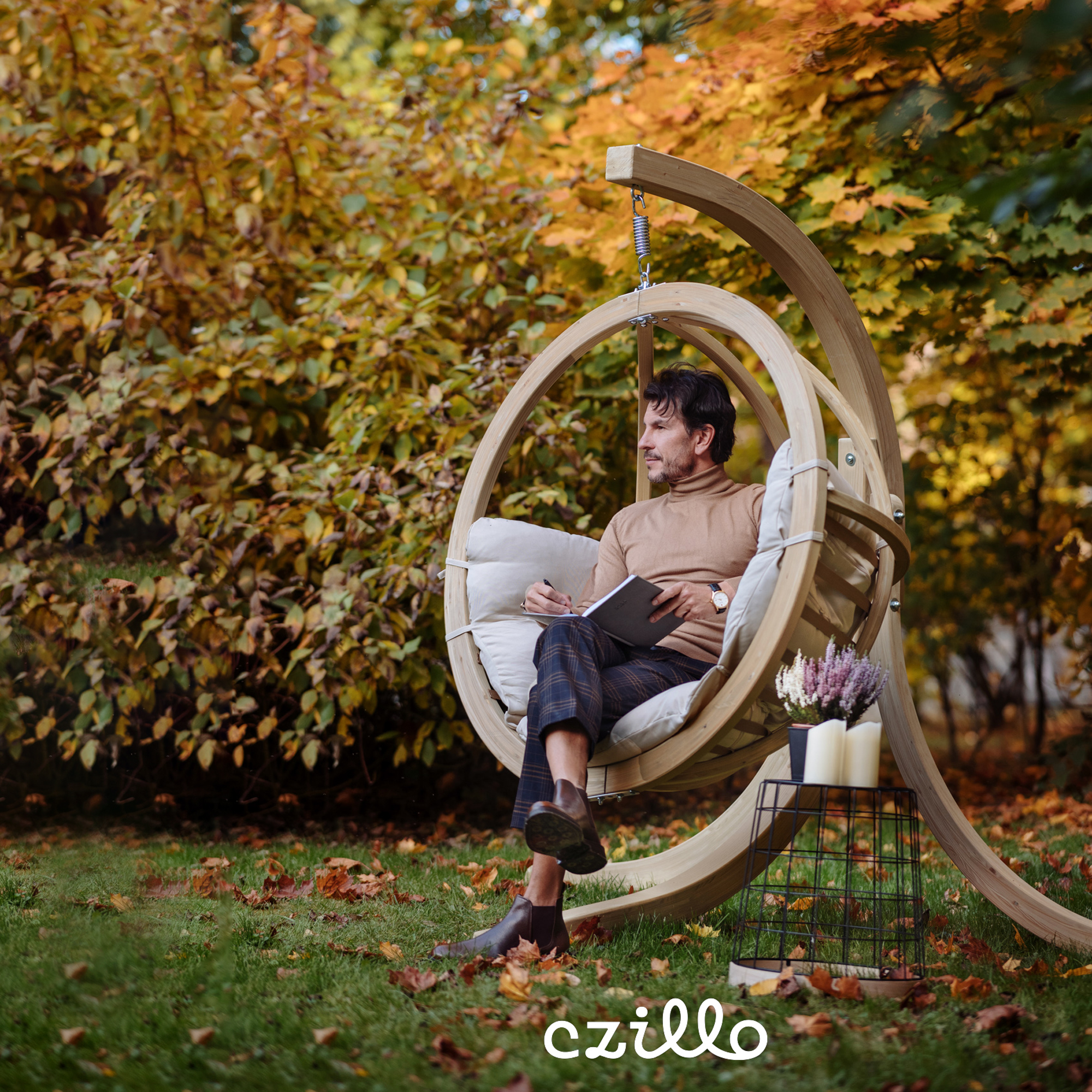 Hängesessel mit Holzgestell Swing Pod Creme CZILLO