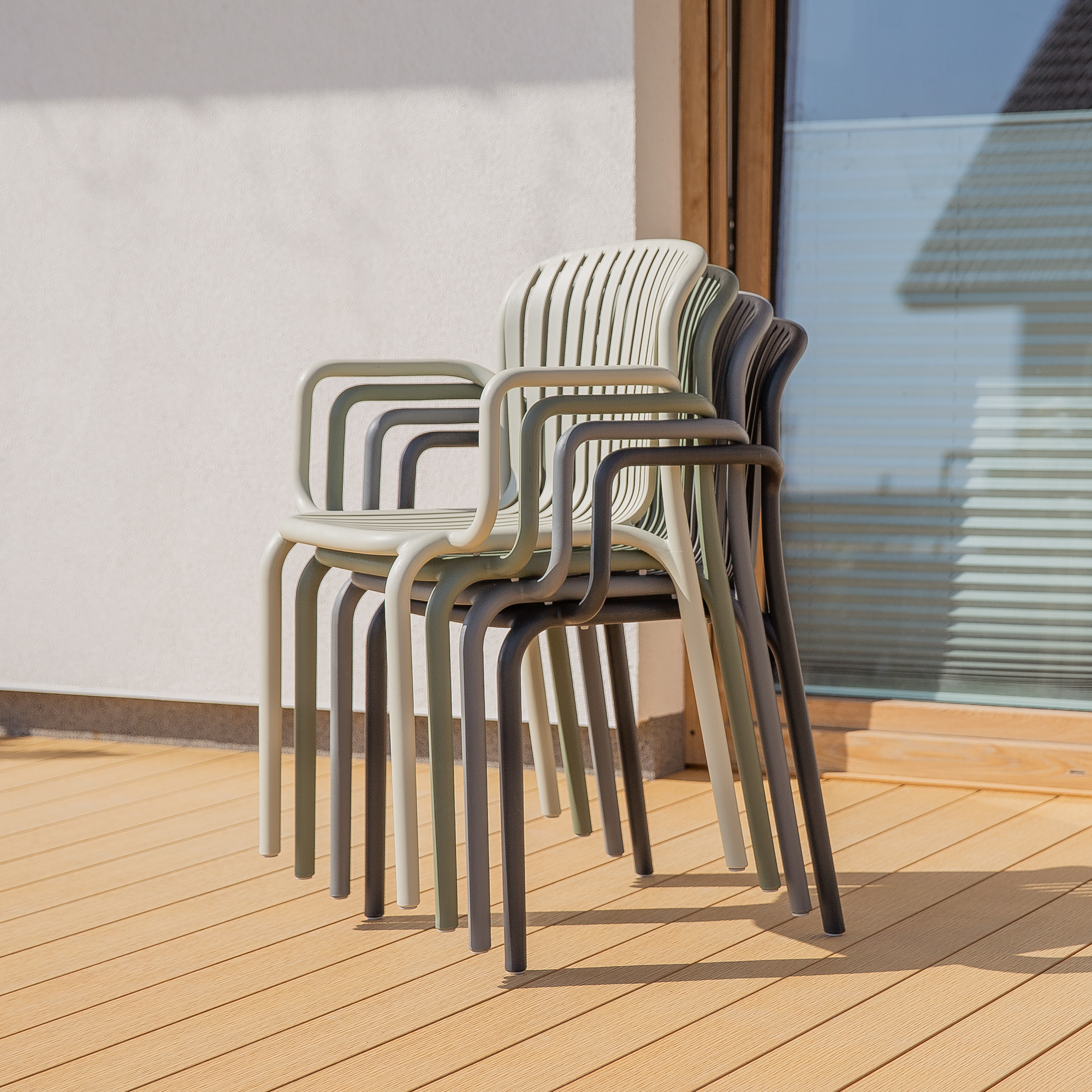 Sedia da giardino con braccioli Brene Gray FERNE