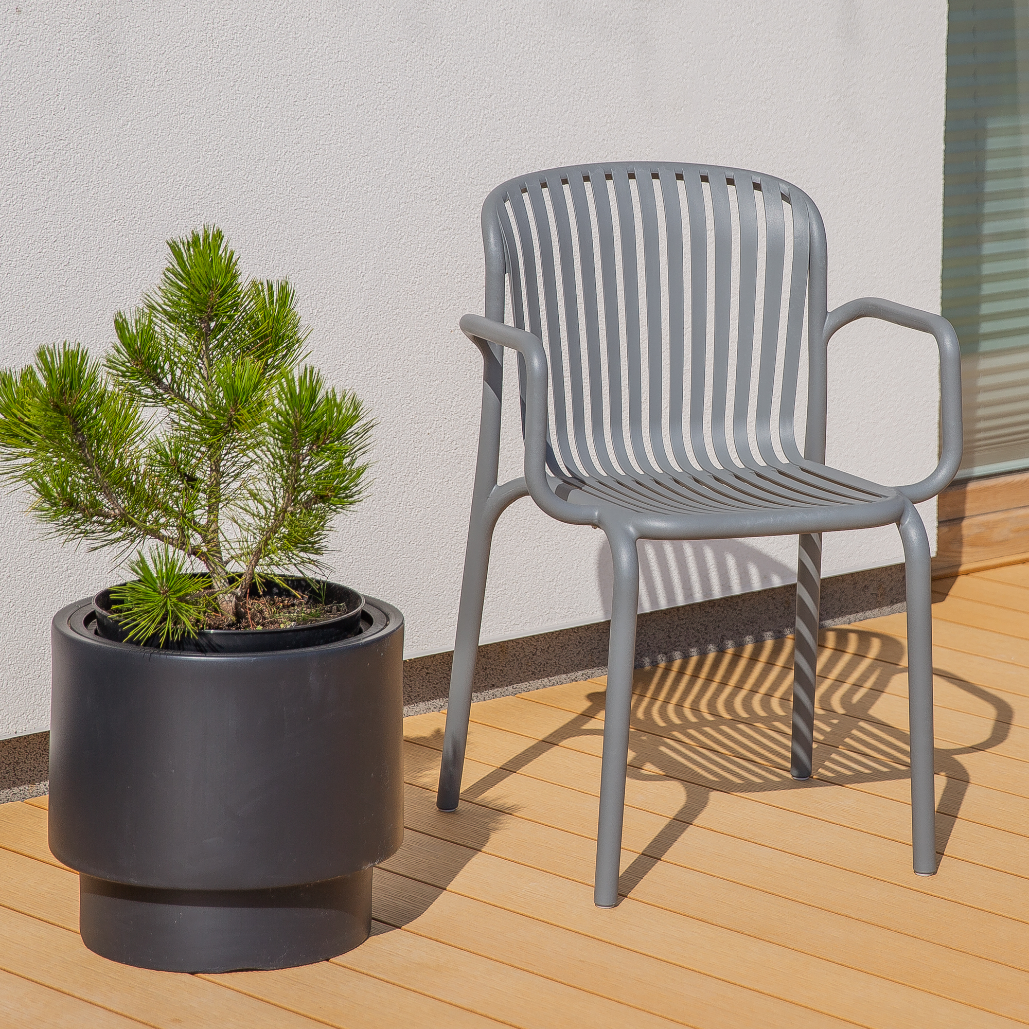 Sedia da giardino con braccioli Brene Gray FERNE