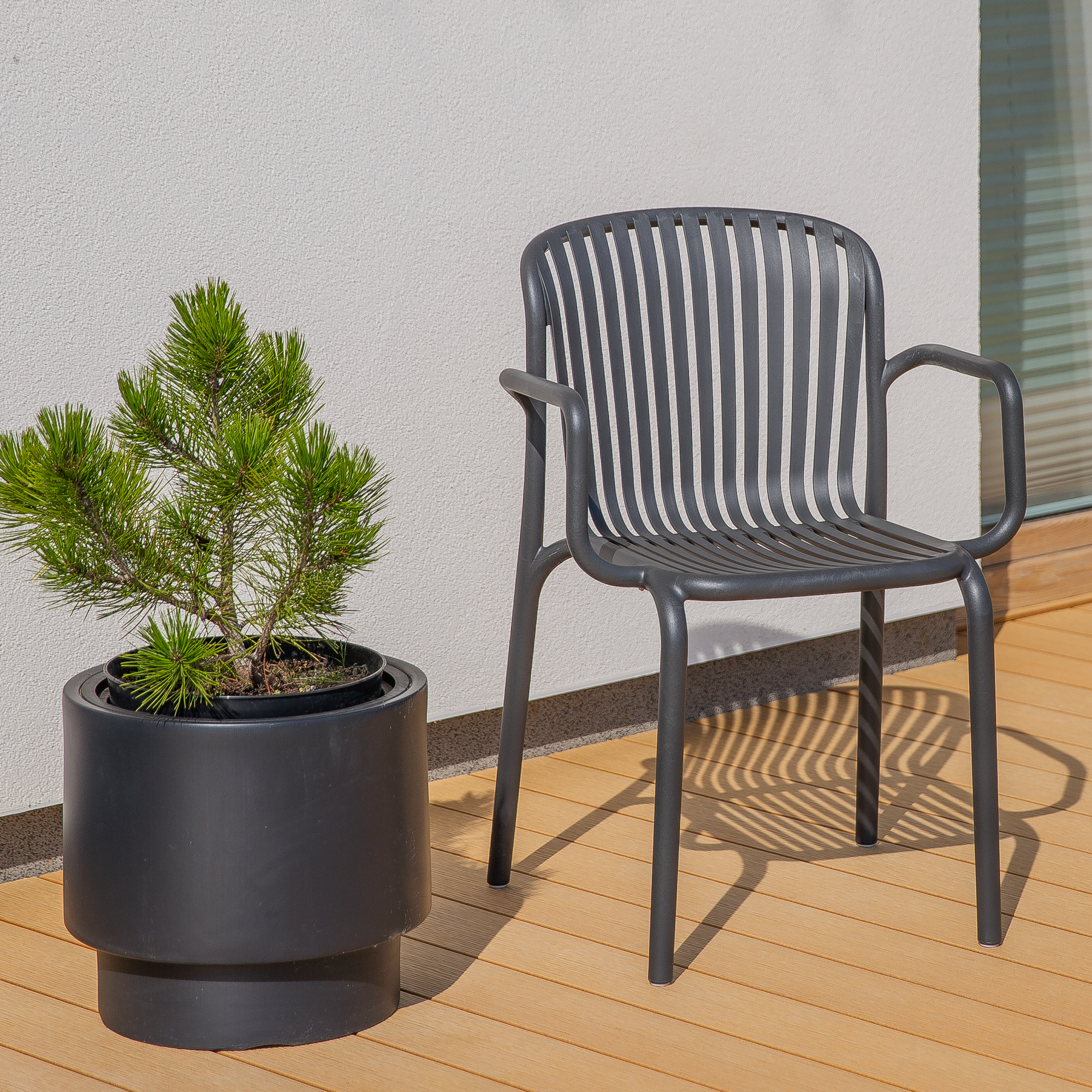 Gartenstuhl mit Armlehnen Brene Carbon FERNE