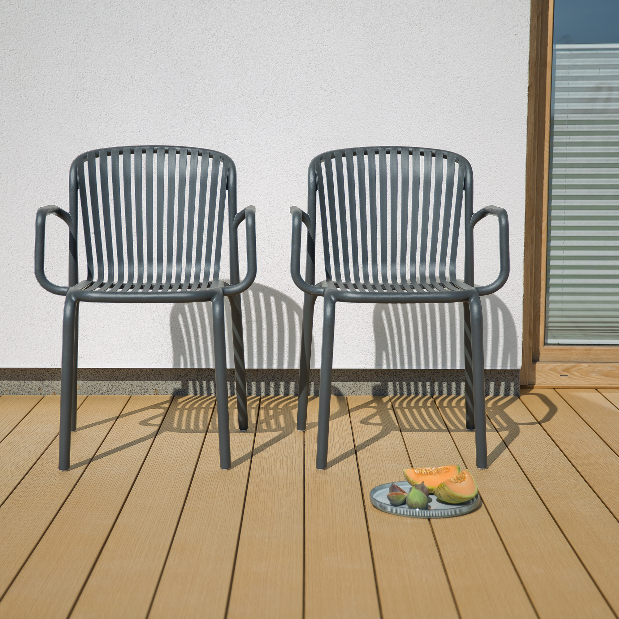 Sedia da giardino con braccioli Brene Carbon FERNE