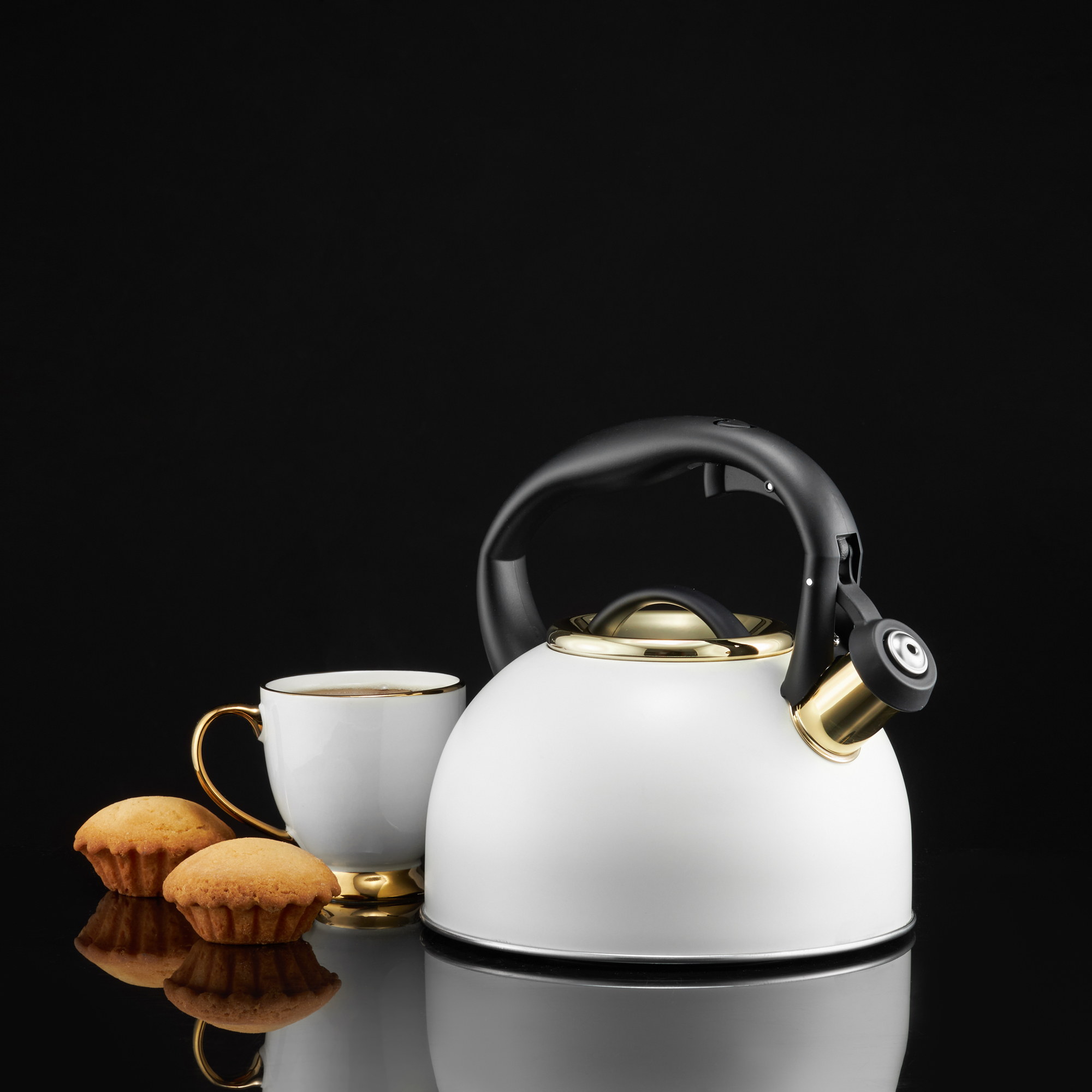 Wasserkessel mit Pfeiffe Royal 2,5 l weiß AMBITION