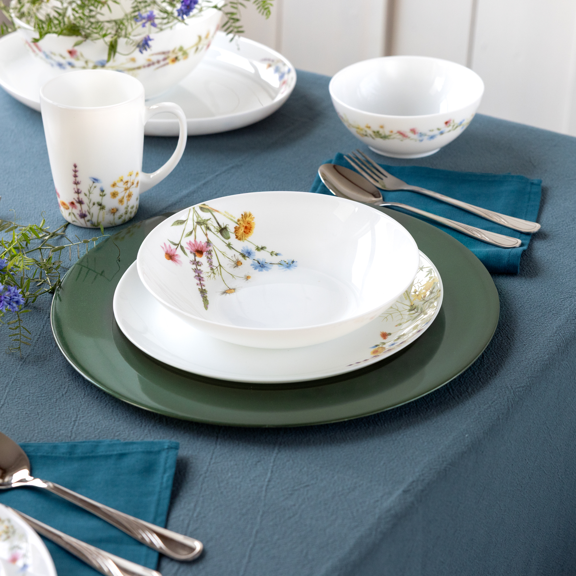 Djup tallrik Bloom 20 cm AMBITION