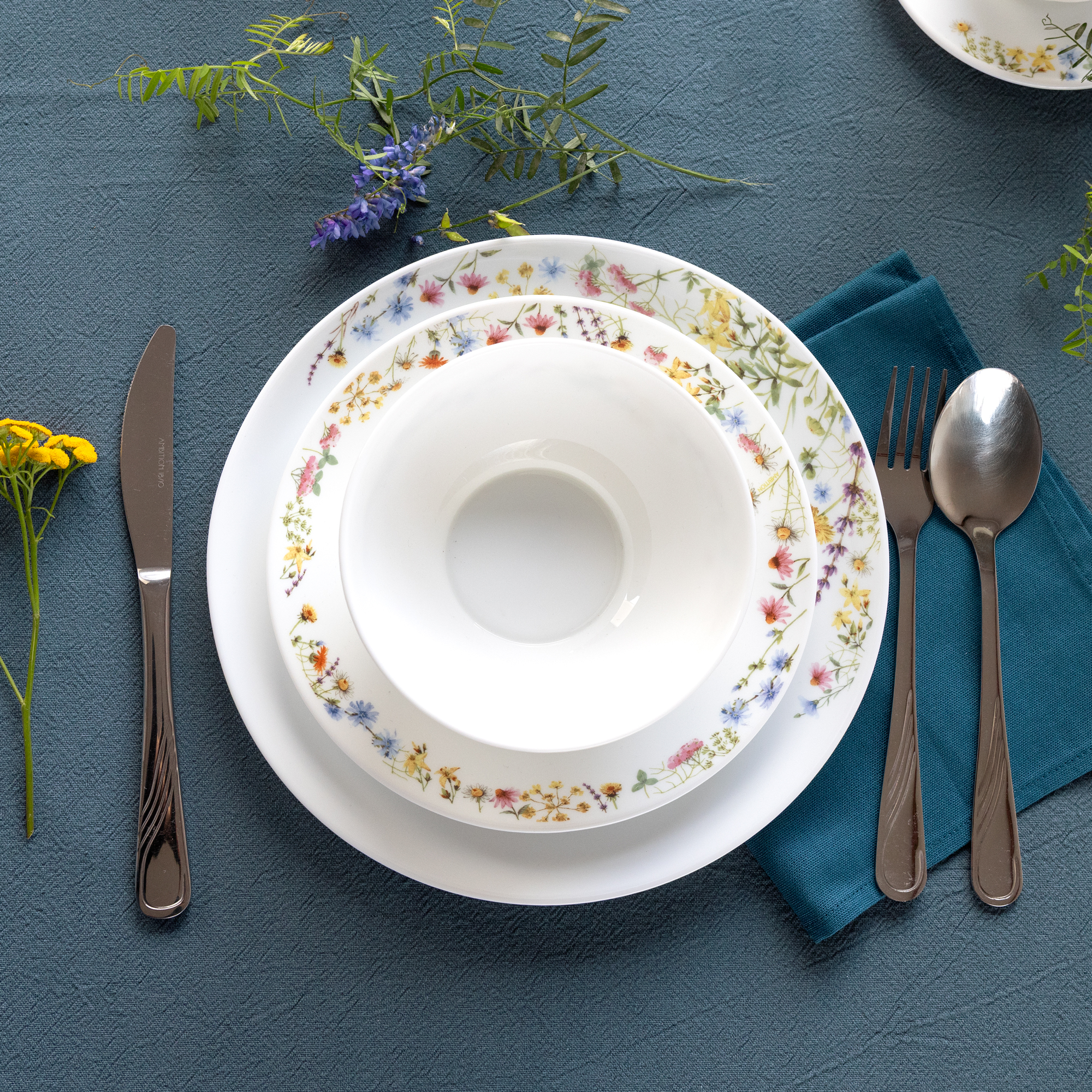 Obedová a kávová súprava pre 6 osôb Bloom 44-dielna AMBITION