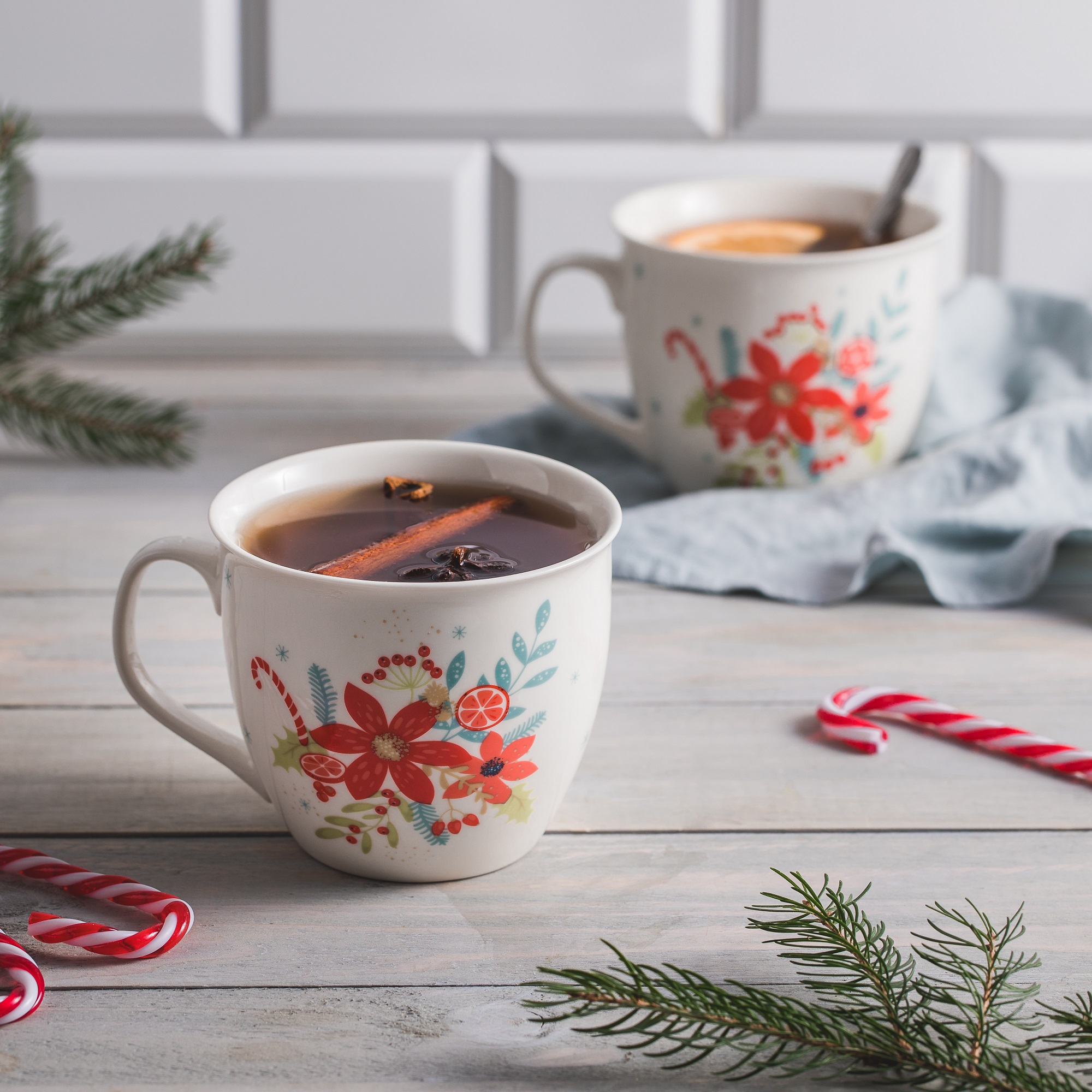 Bílý porcelánový hrnek Holly 550 ml AMBITION