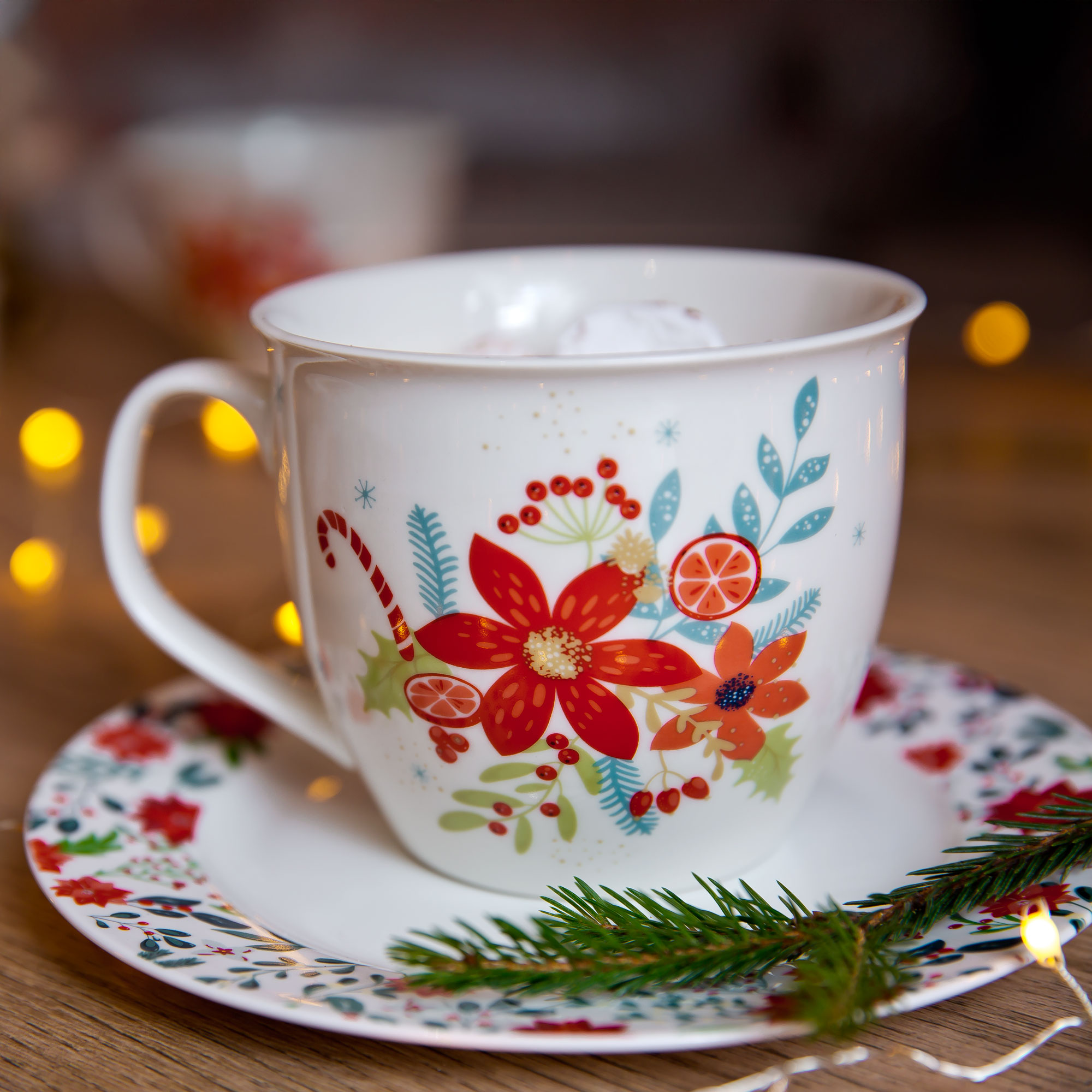 Bílý porcelánový hrnek Holly 550 ml AMBITION