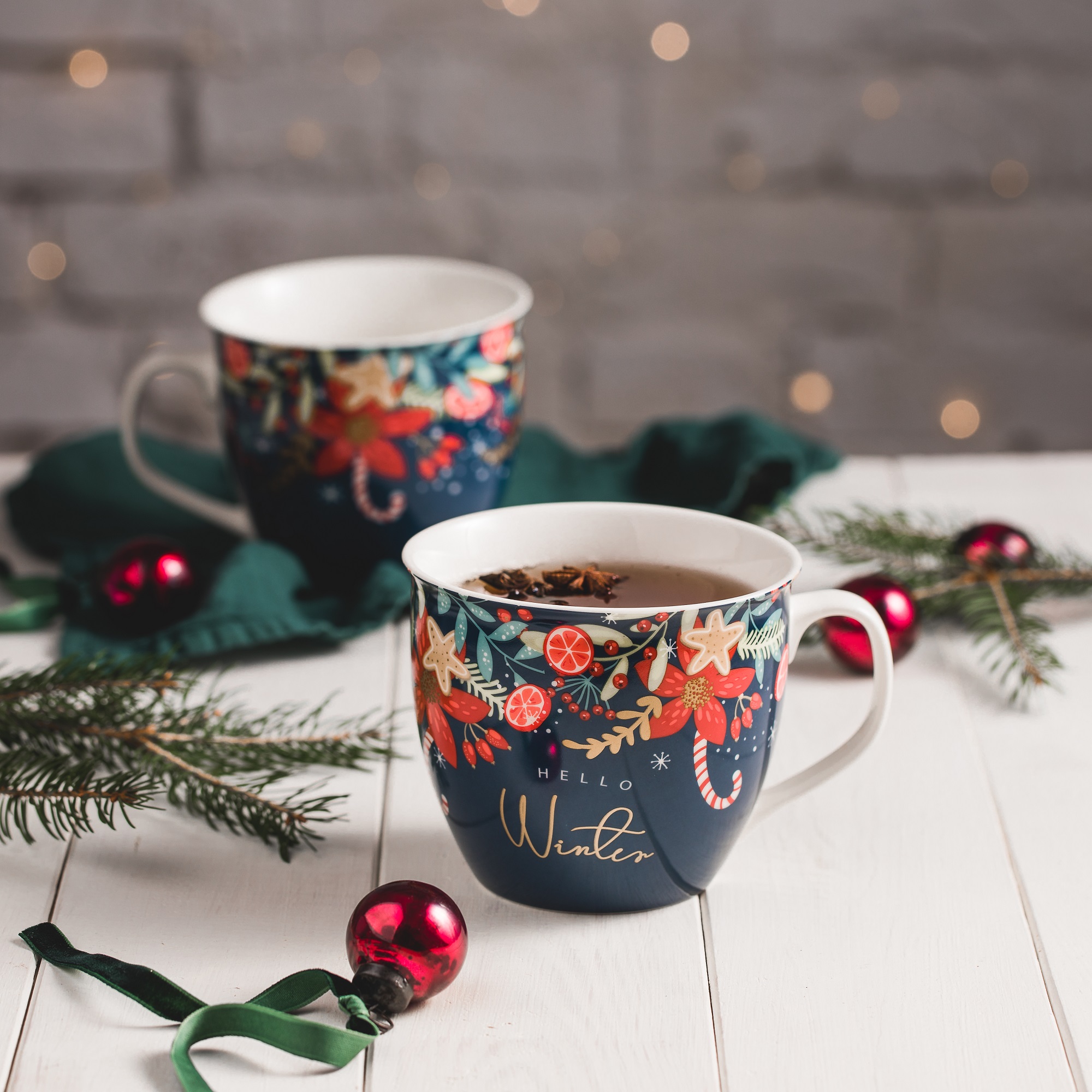 Zelený porcelánový hrnek Holly 550 ml AMBITION