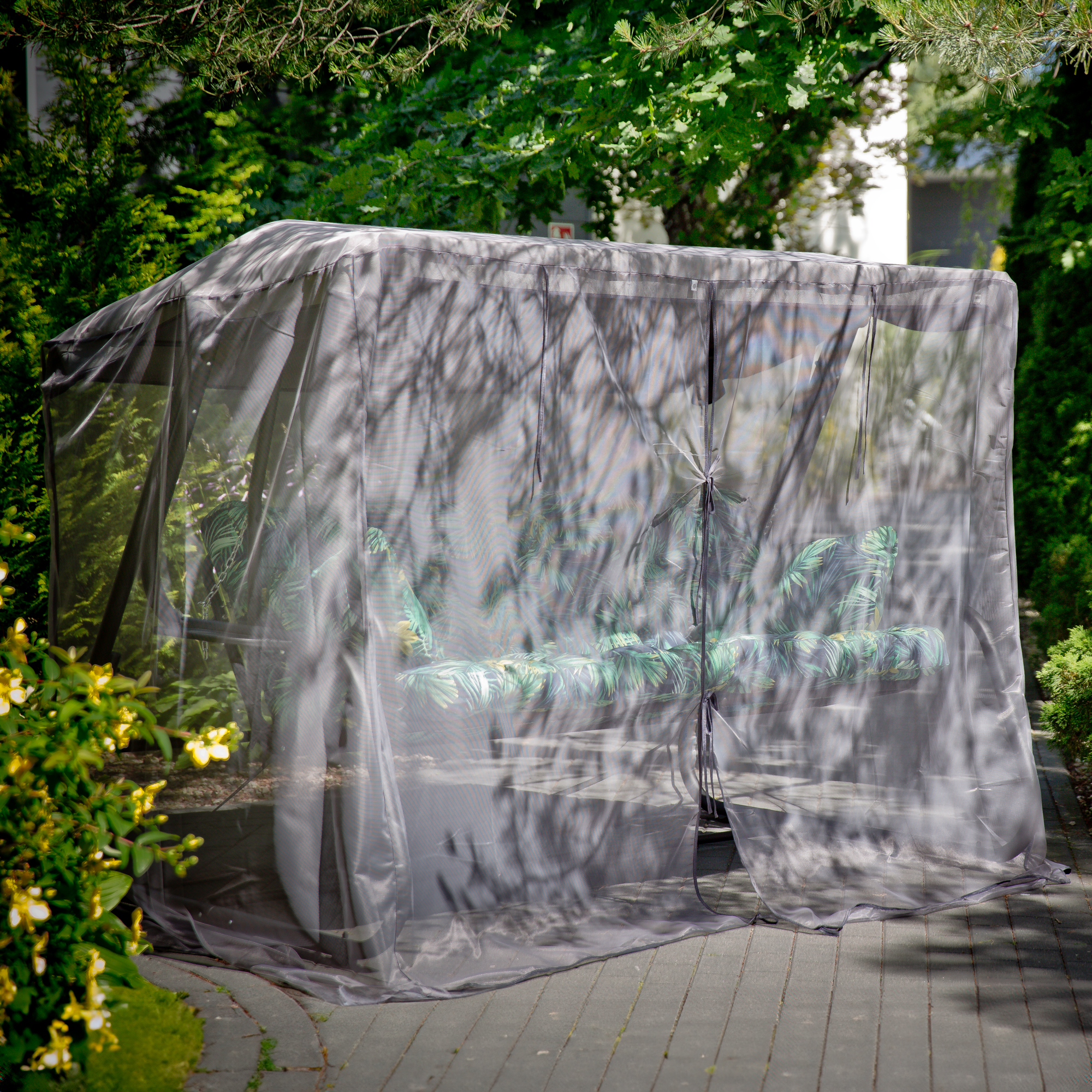 Zahradní houpačka s moskytiérou a s bočními stolky Celebes Plus Black Edition G051-02IB PATIO