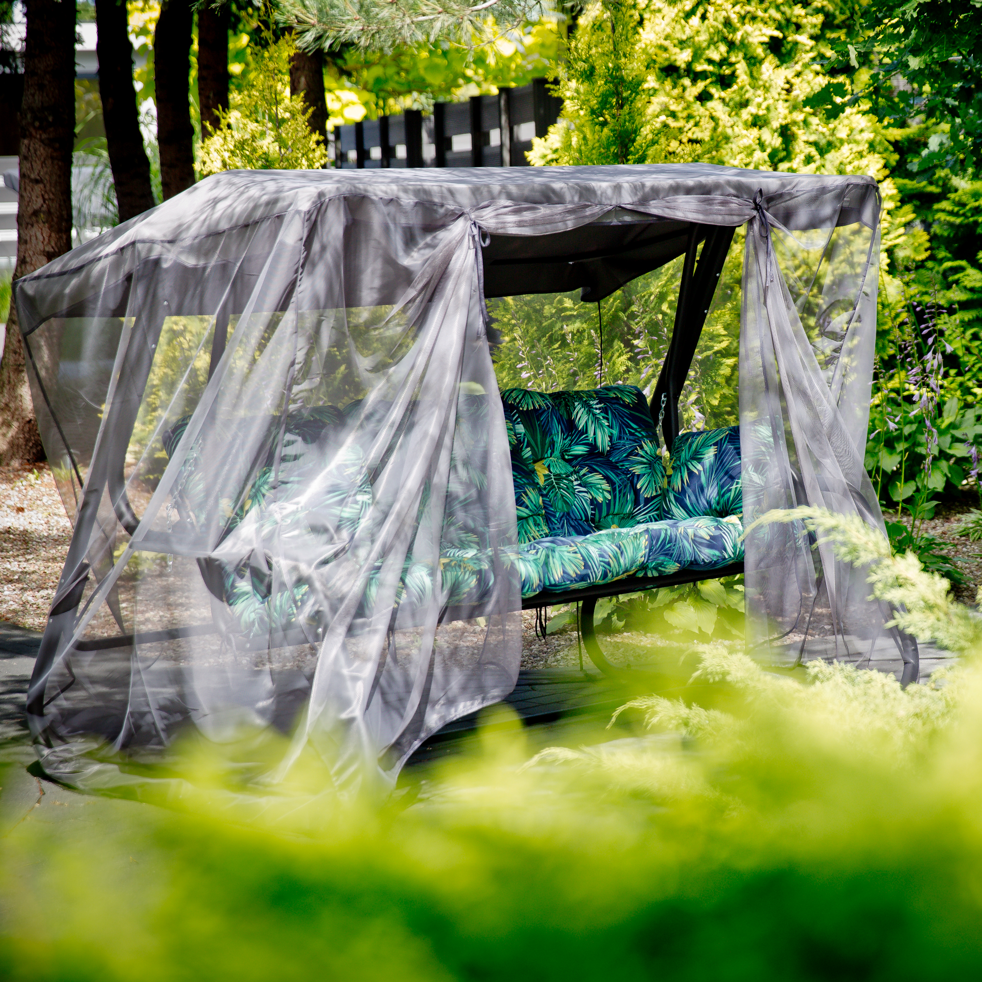 Zahradní houpačka s moskytiérou a s bočními stolky Celebes Plus Black Edition G051-02IB PATIO