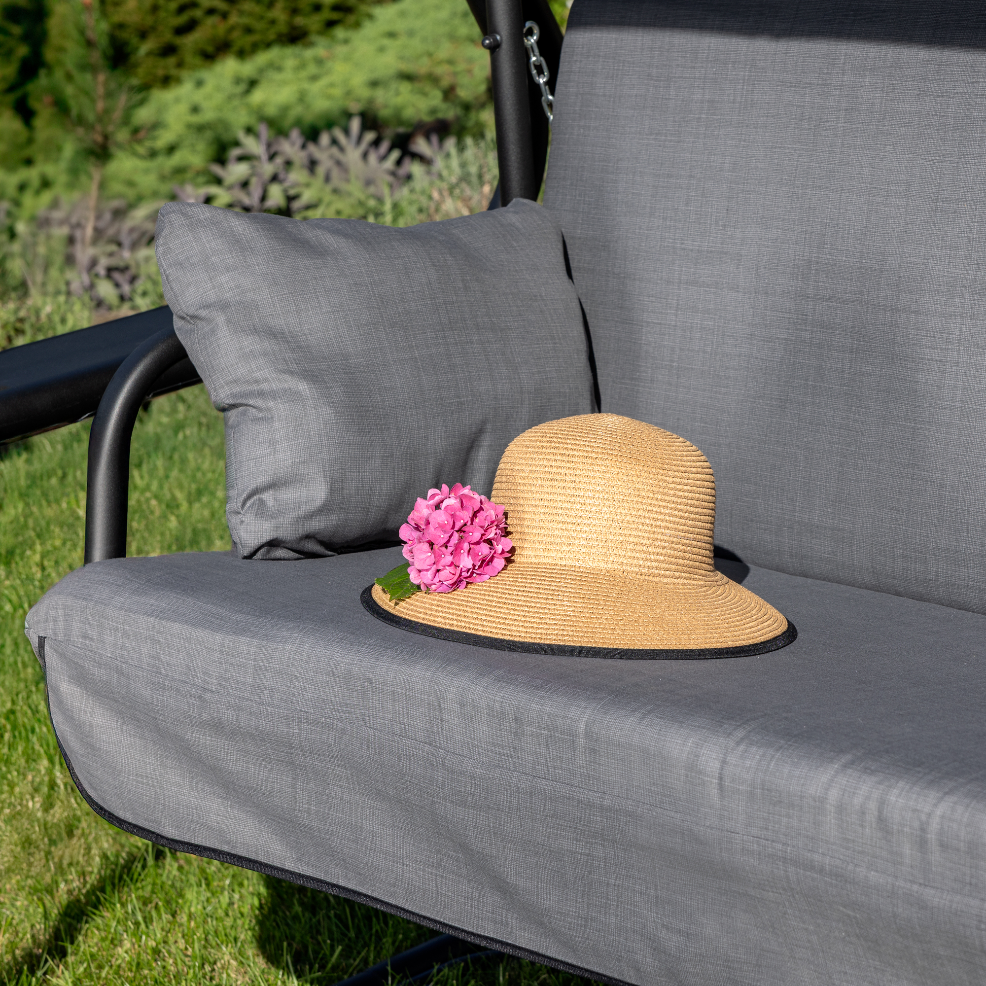 Zahradní houpačka Vita Black Edition s bočními stolky H024-07PB PATIO