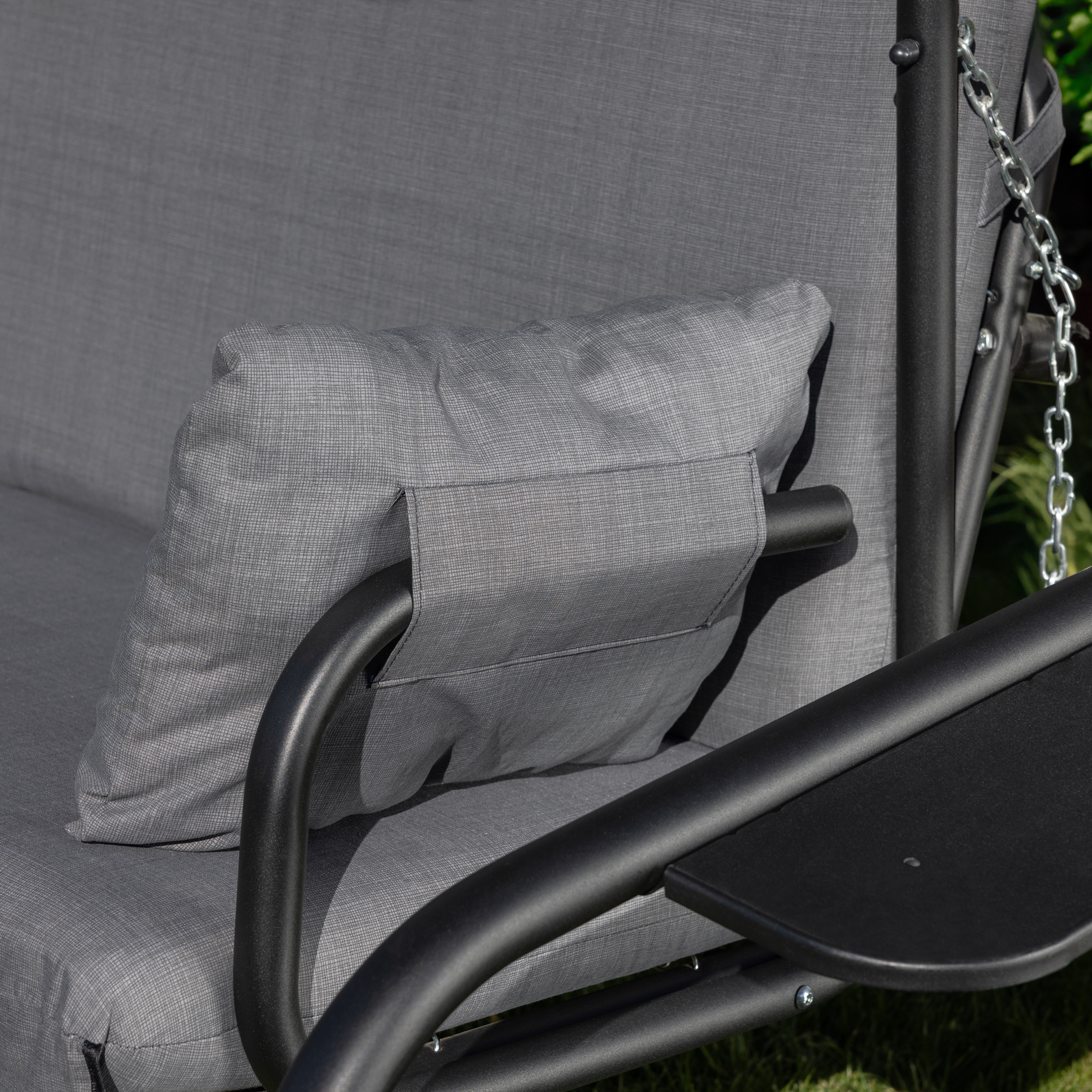 Zahradní houpačka Vita Black Edition s bočními stolky H024-07PB PATIO