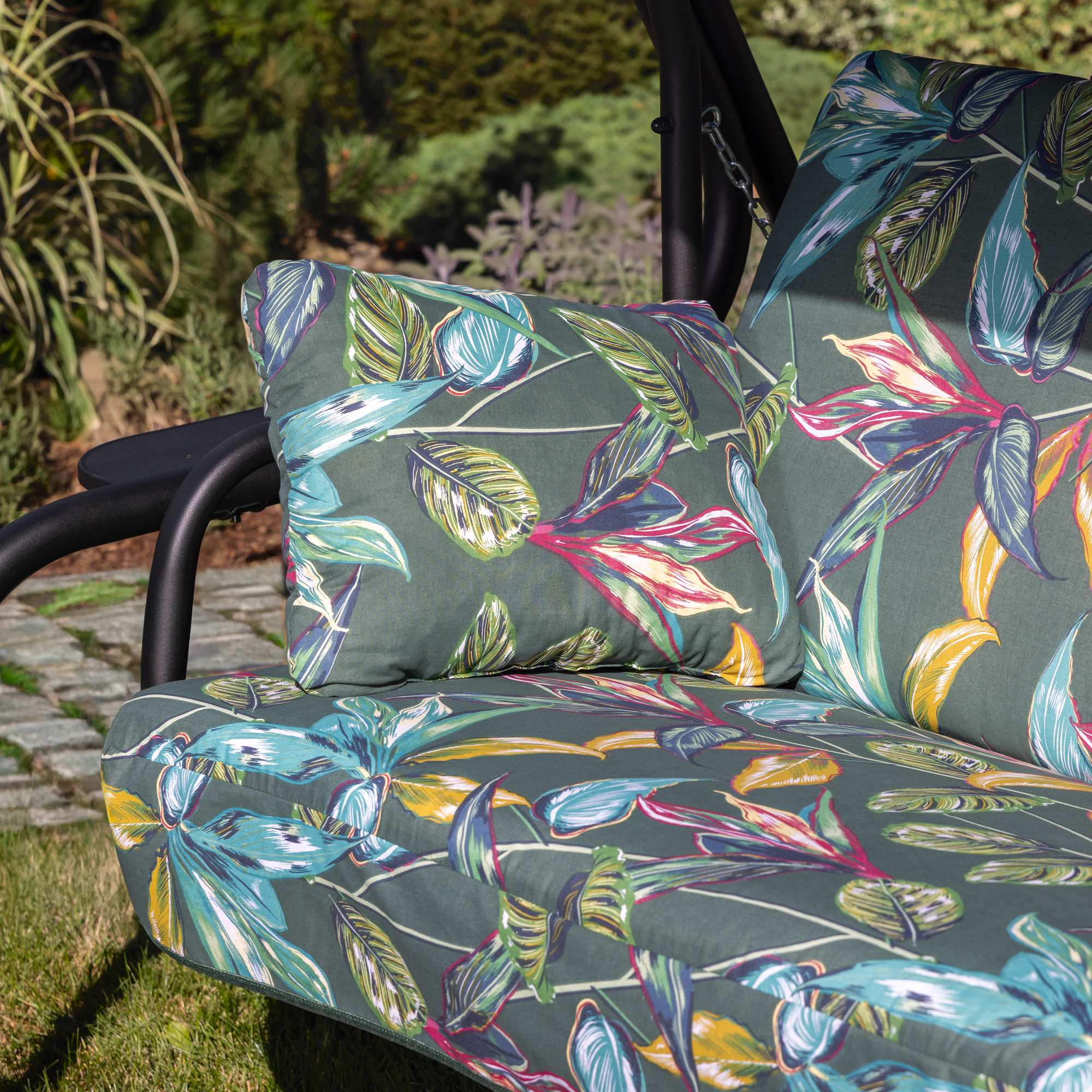 Zahradní houpačka Vita Black Edition s bočními stolky G058-02PB PATIO