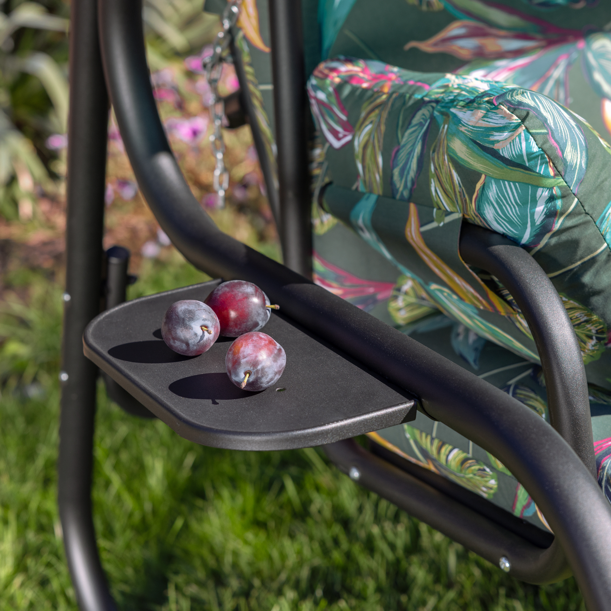 Zahradní houpačka Vita Black Edition s bočními stolky G058-02PB PATIO