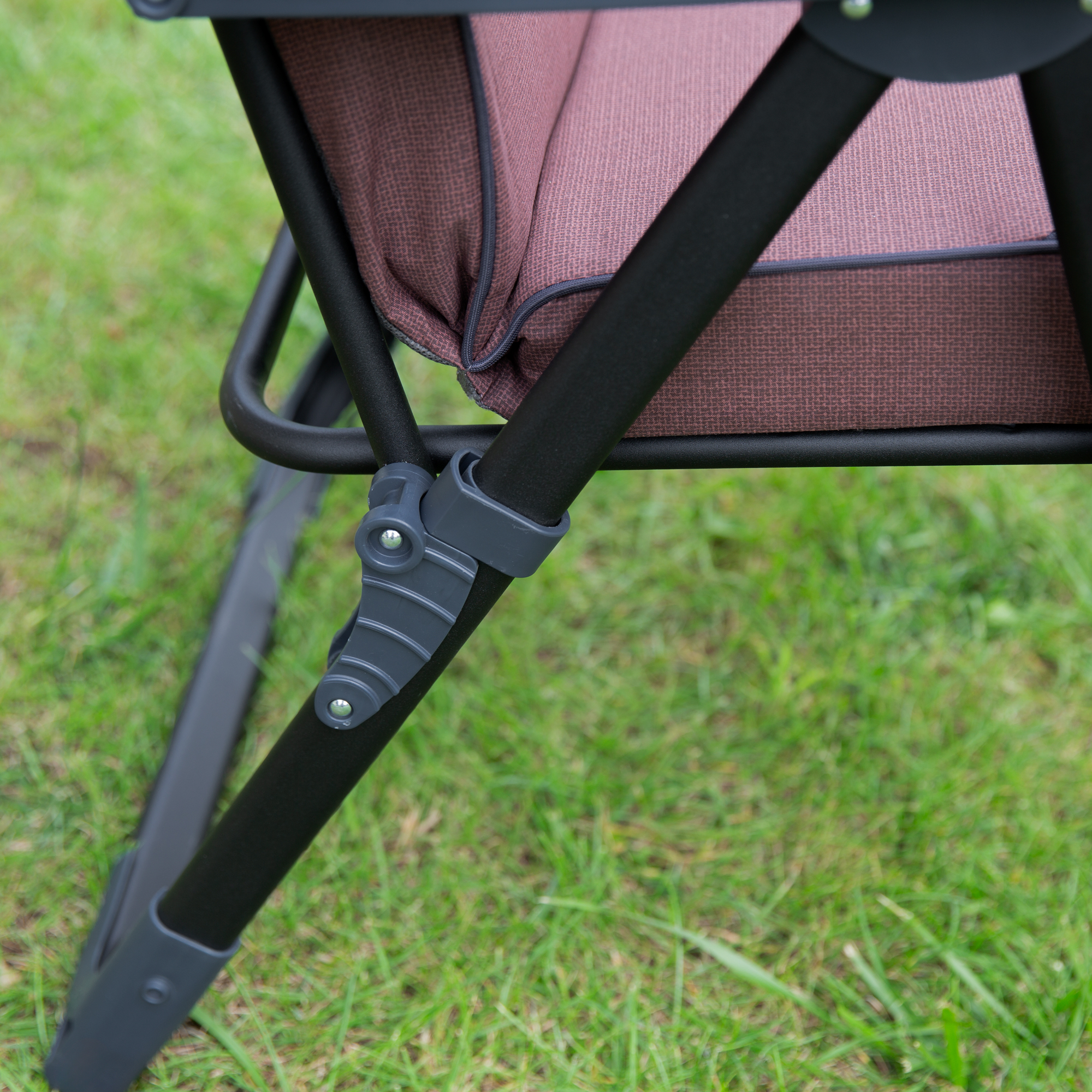 Polohovacie záhradné kreslo Modena Square Black Edition H047-04PB PATIO