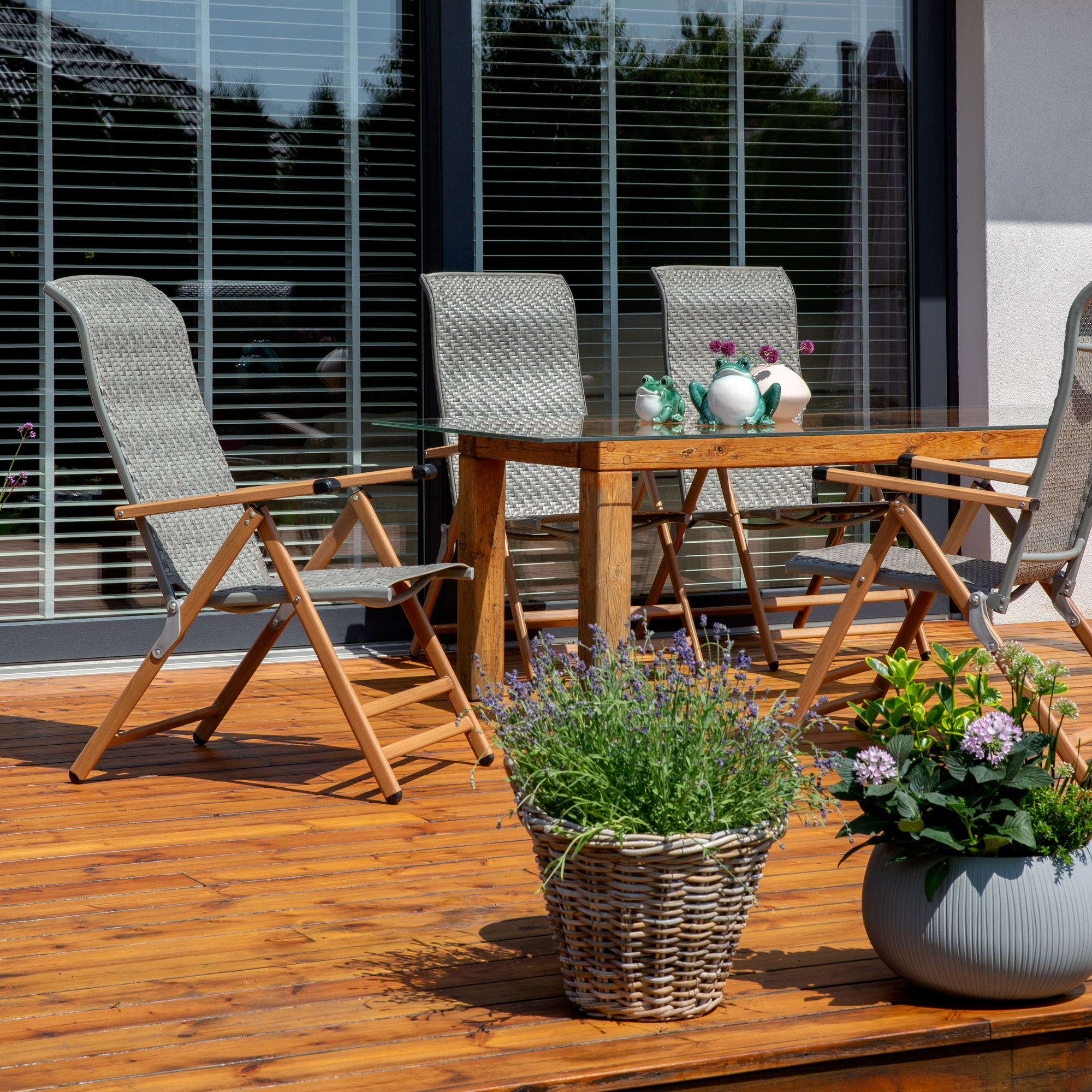 Skládací zahradní křeslo z oceli a technorattanu Emma Ash PATIO