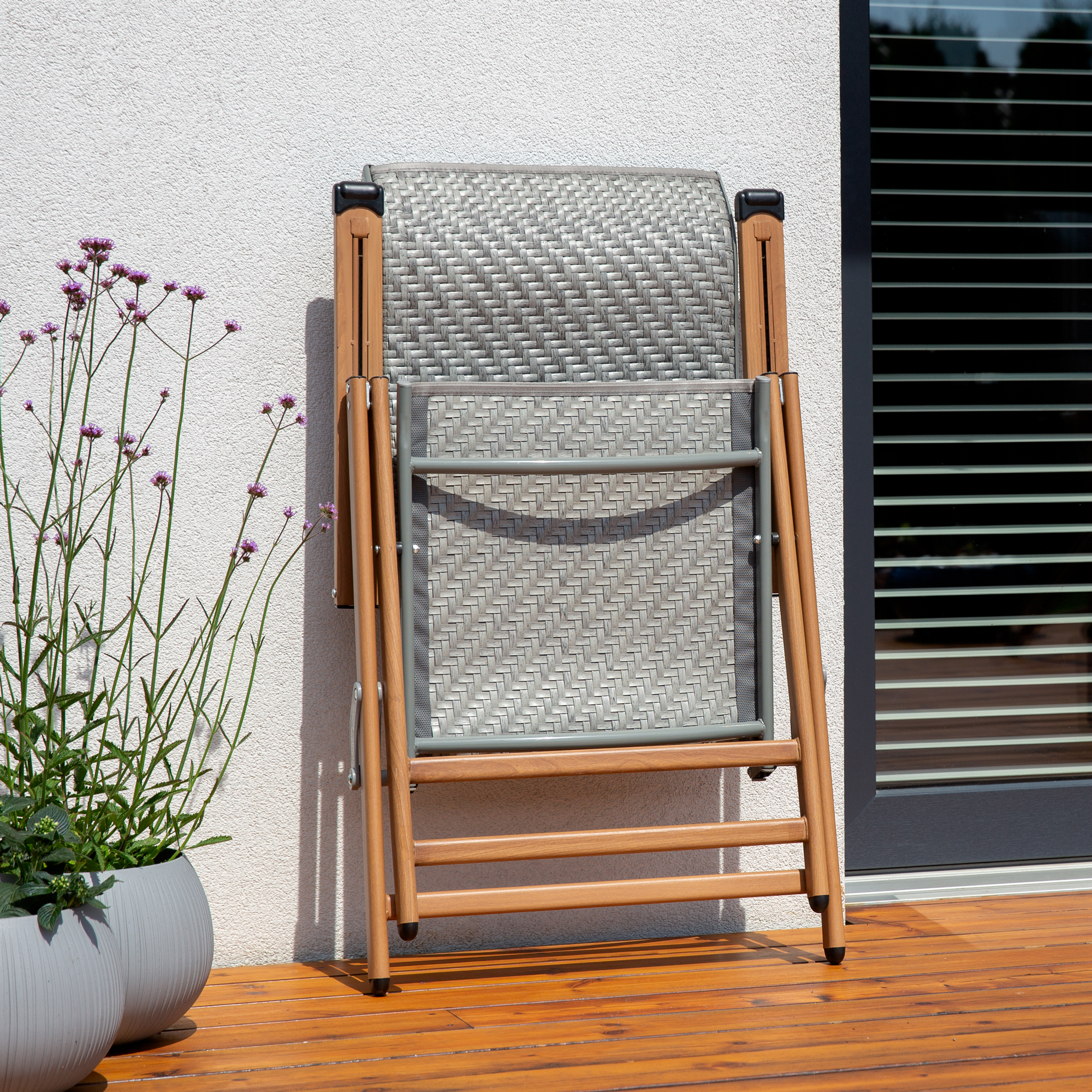 Skládací zahradní křeslo z oceli a technorattanu Emma Ash PATIO