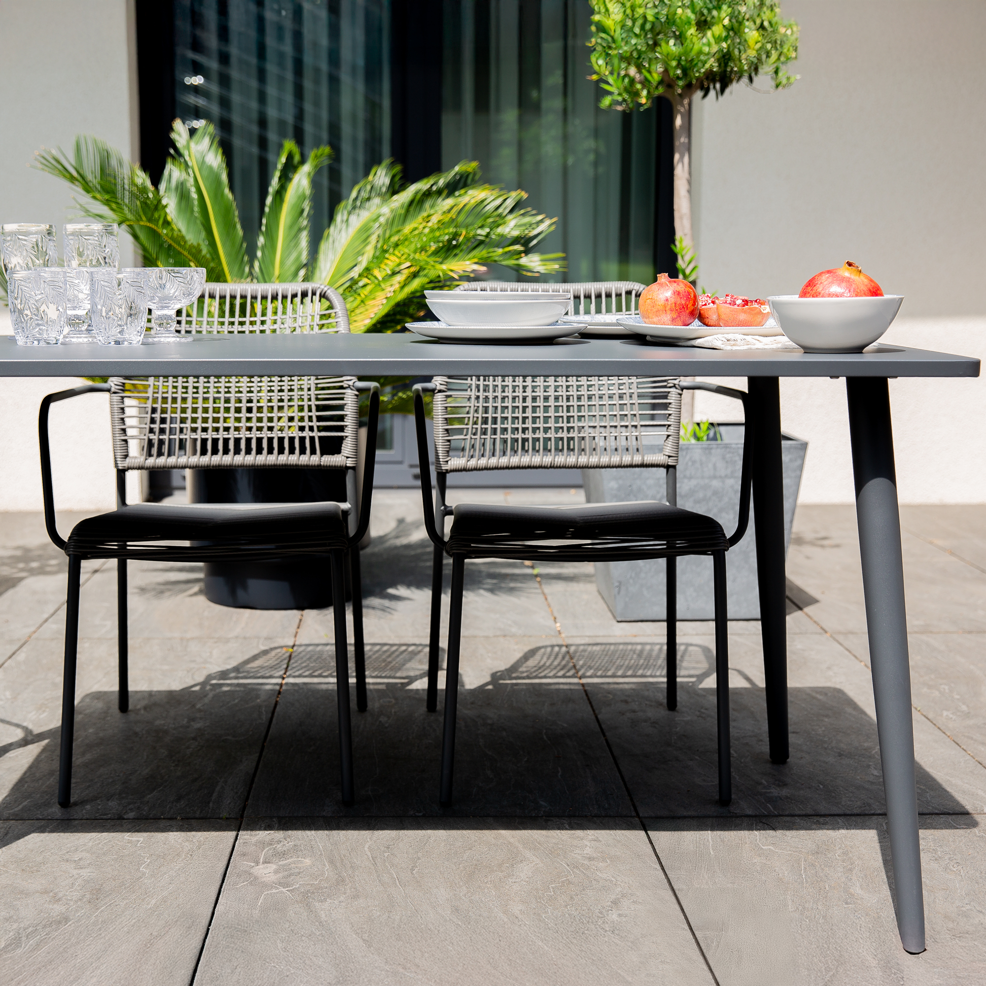 Antracitový zahradní ocelový stůl Doha 150 x 80 cm PATIO