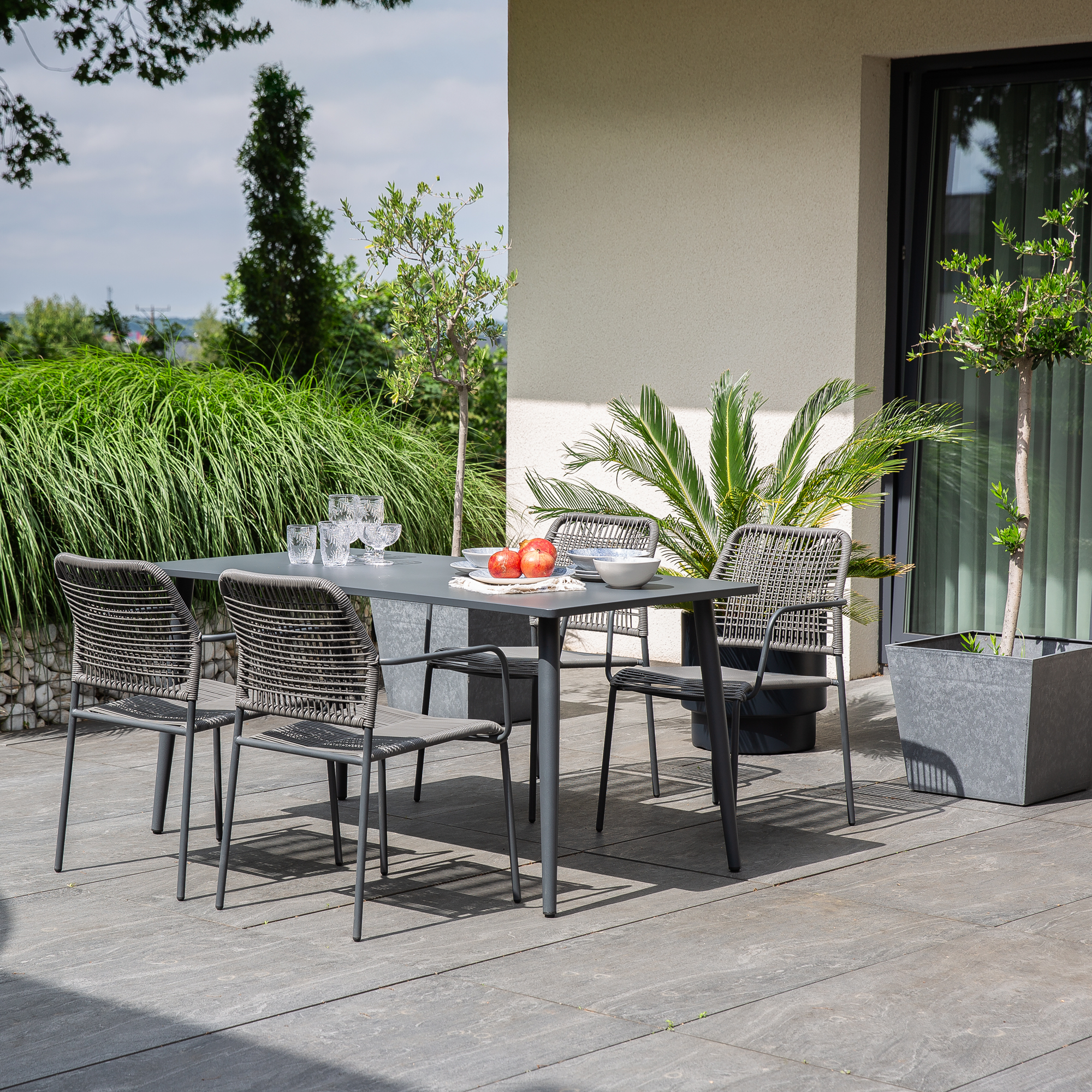 Antracitový zahradní ocelový stůl Doha 150 x 80 cm PATIO
