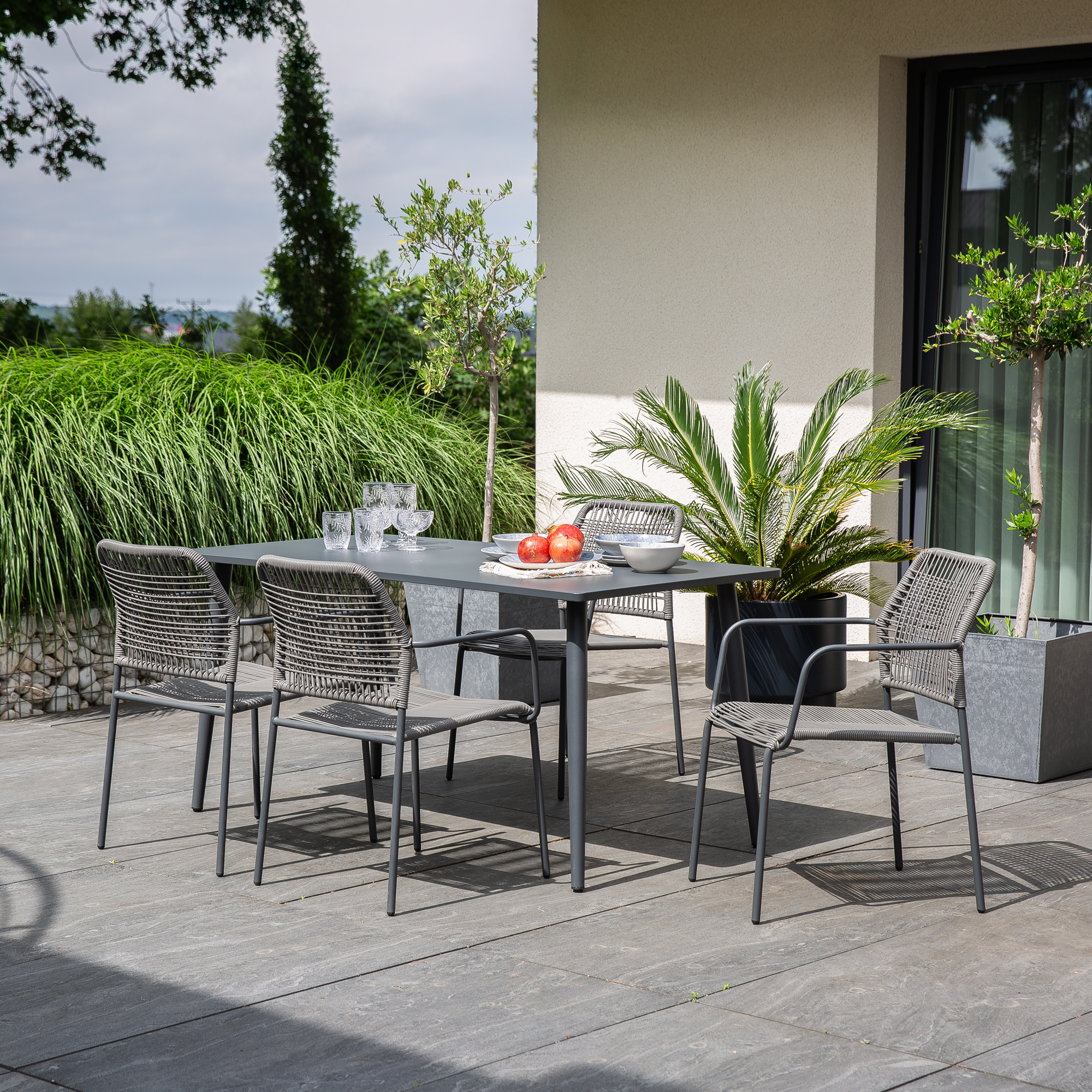 Antracitový zahradní ocelový stůl Doha 150 x 80 cm PATIO
