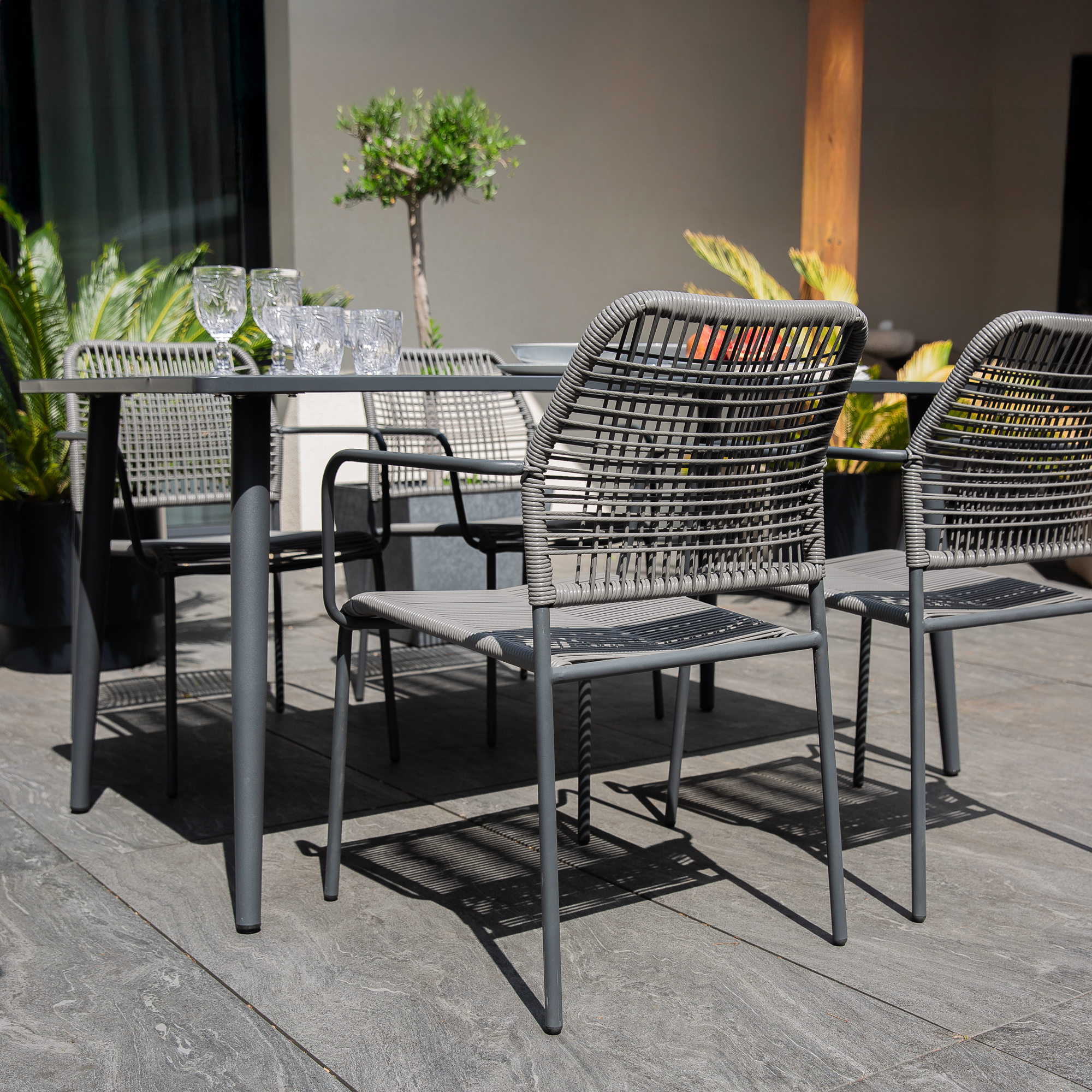 Antracitový zahradní ocelový stůl Doha 150 x 80 cm PATIO