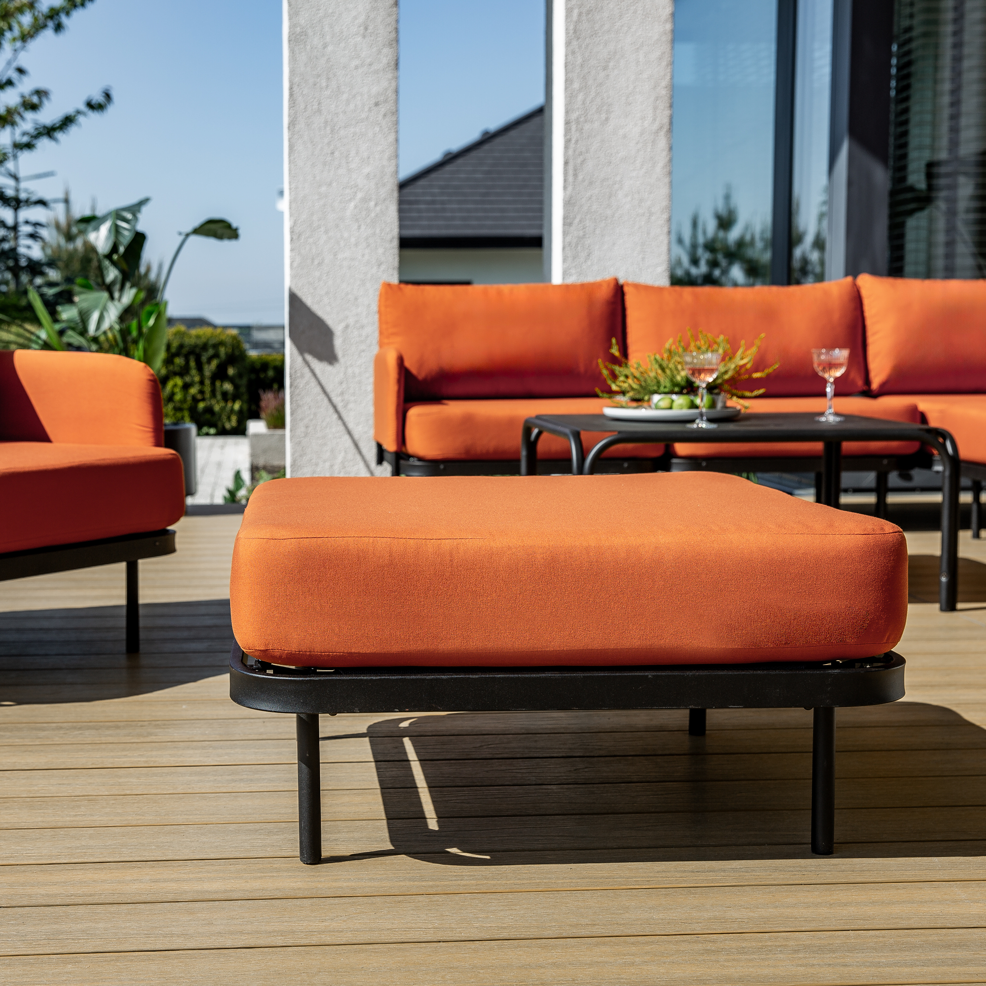 Souprava oranžového zahradního nábytku pro 6 osob Piryt D042-33DW PATIO