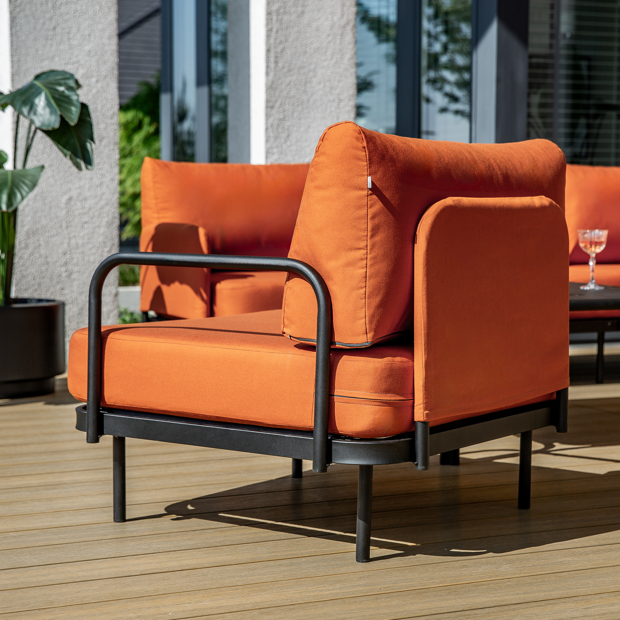 Souprava oranžového zahradního nábytku pro 6 osob Piryt D042-33DW PATIO