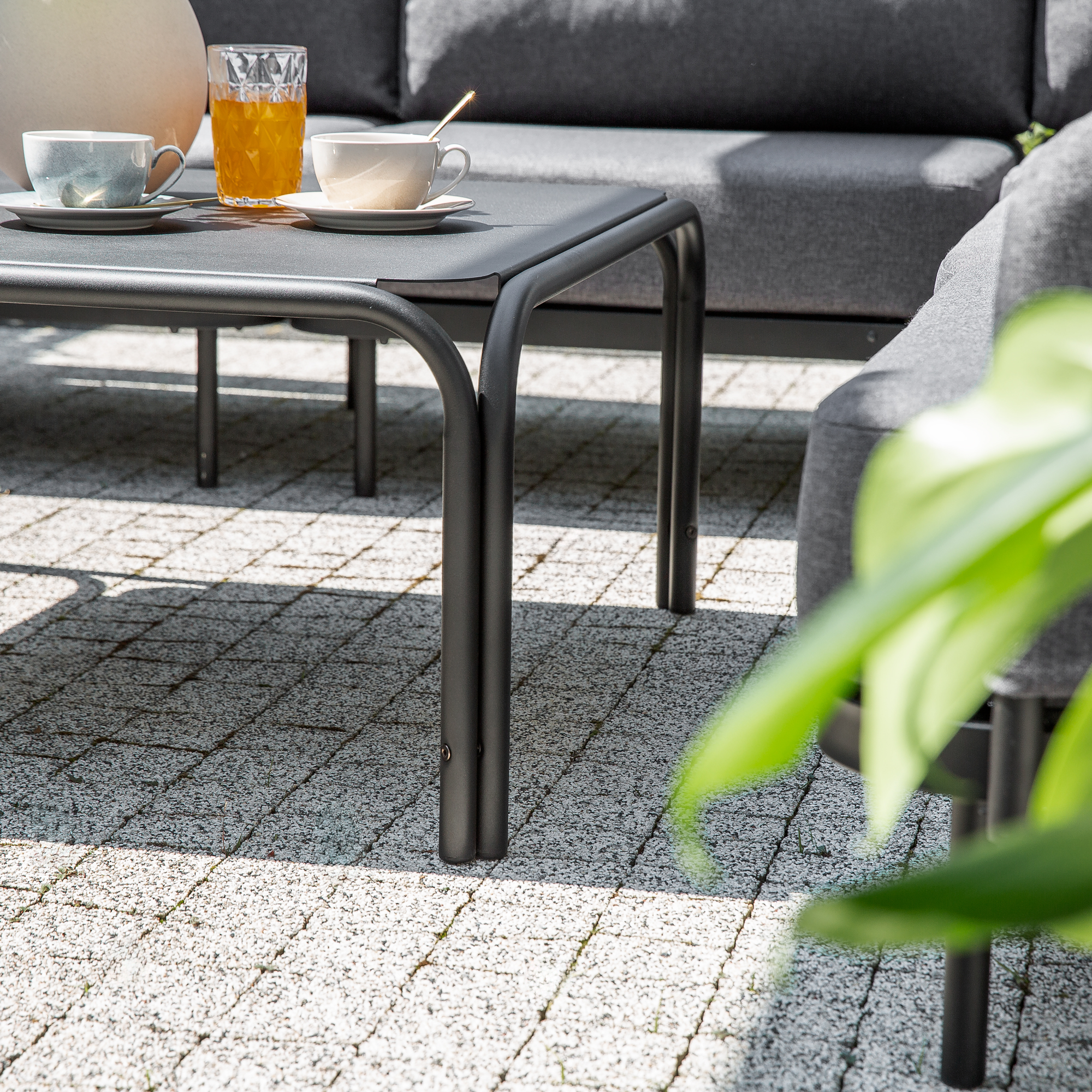 Souprava šedého zahradního nábytku pro 7 osob Piryt D053-16EB PATIO