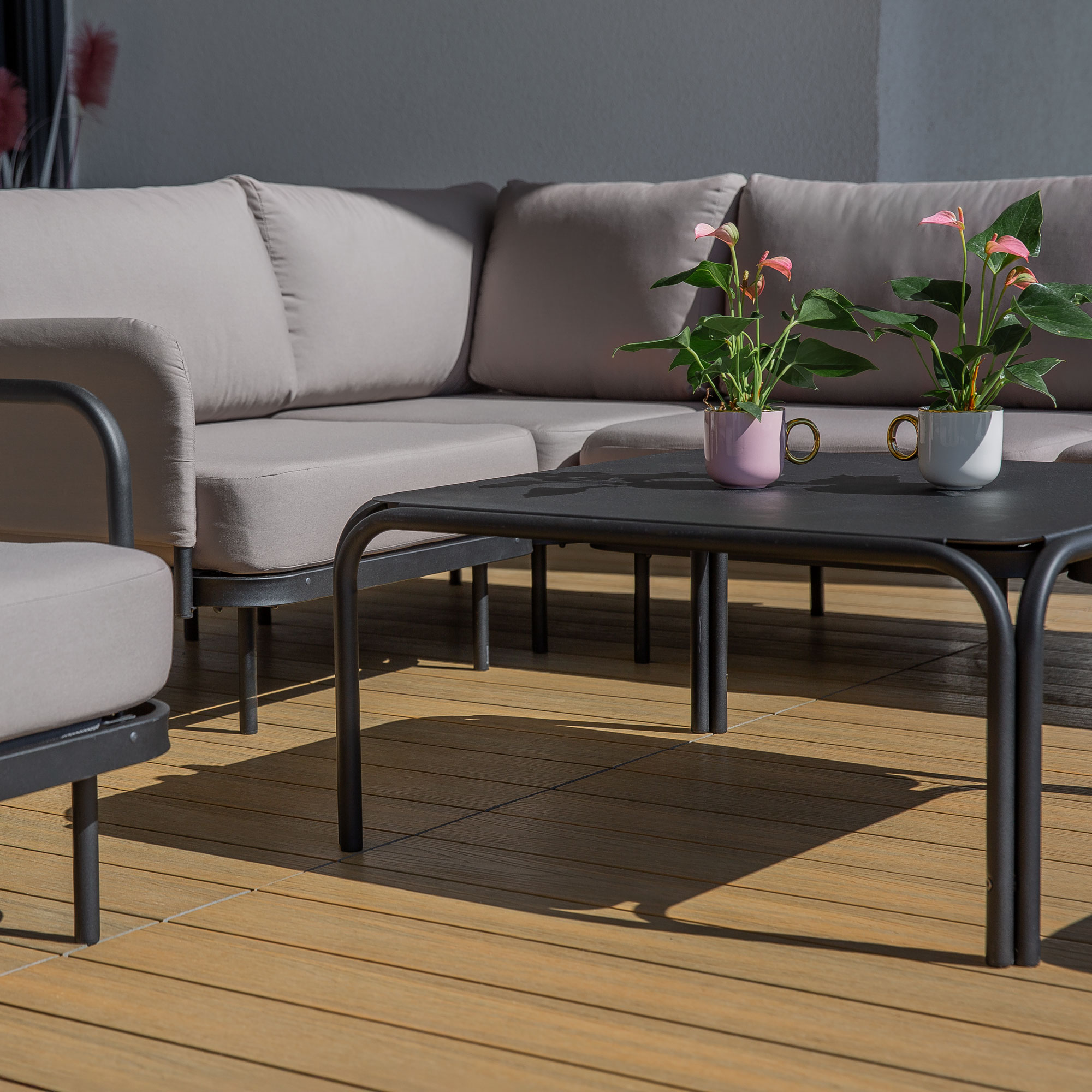 Záhradný stolík Piryt 83 x 83 x 39 cm PATIO