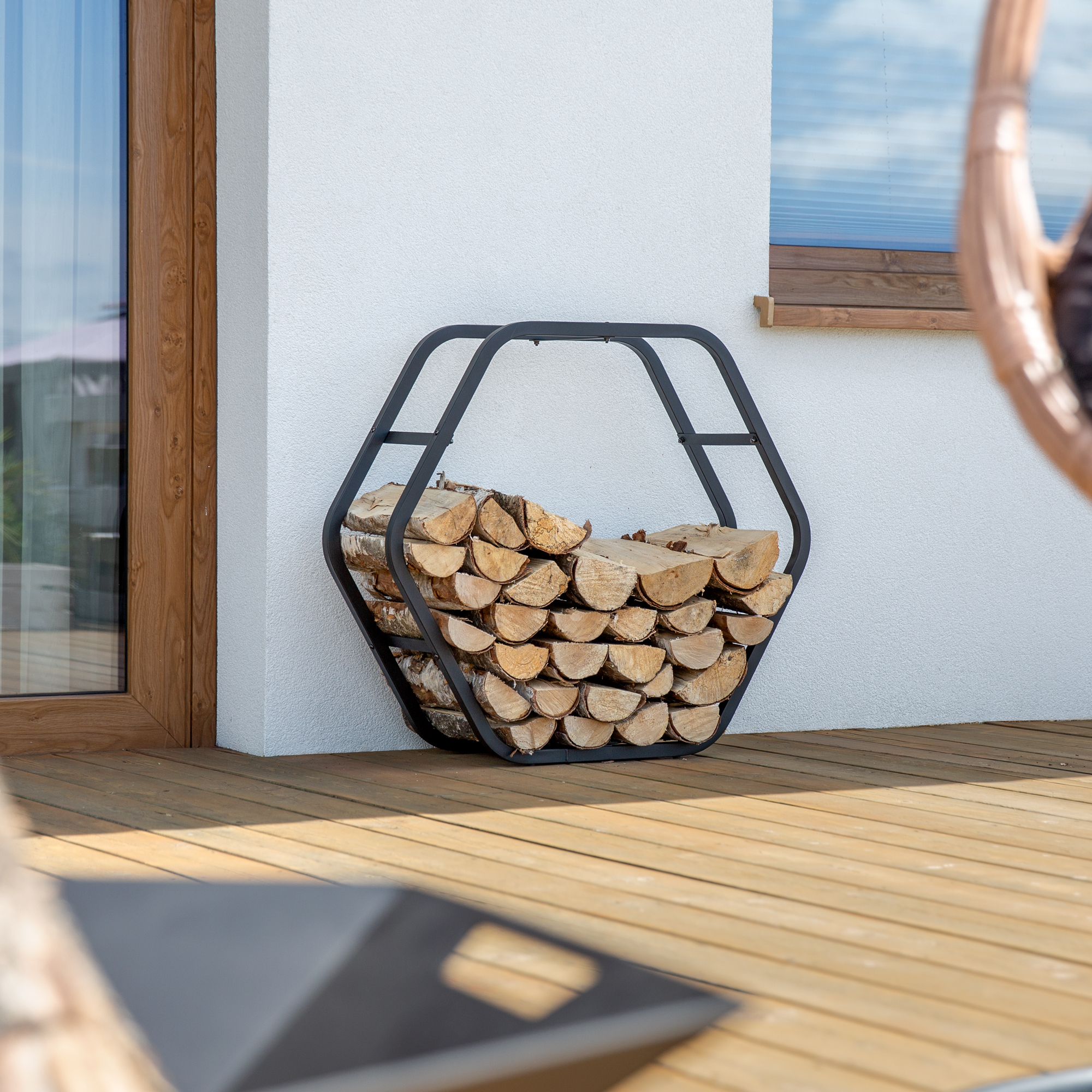 Černý stojan na dřevo Hexagon 87 x 28 x 79 cm PATIO