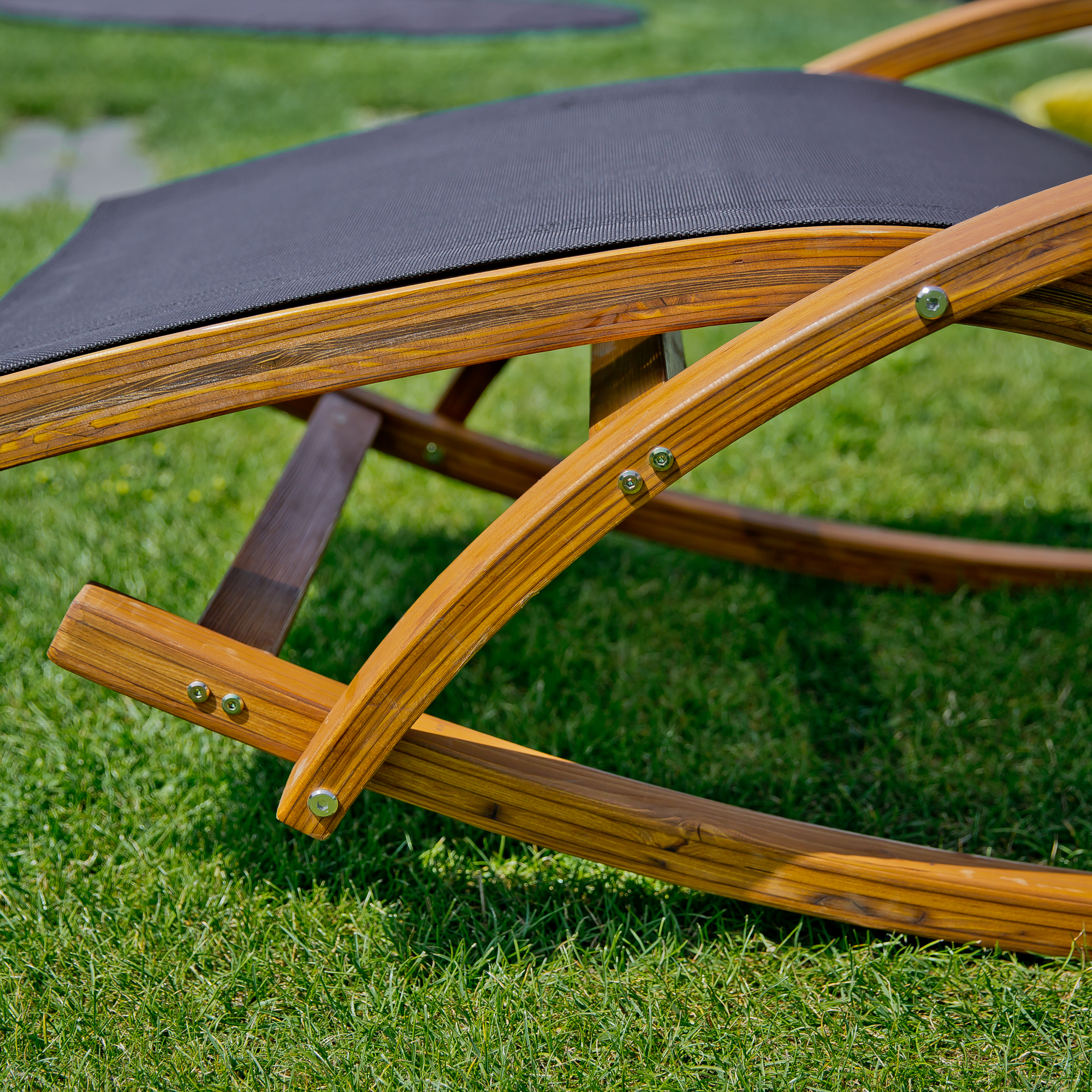 Čierne záhradné hojdacie lehátko Larice PATIO