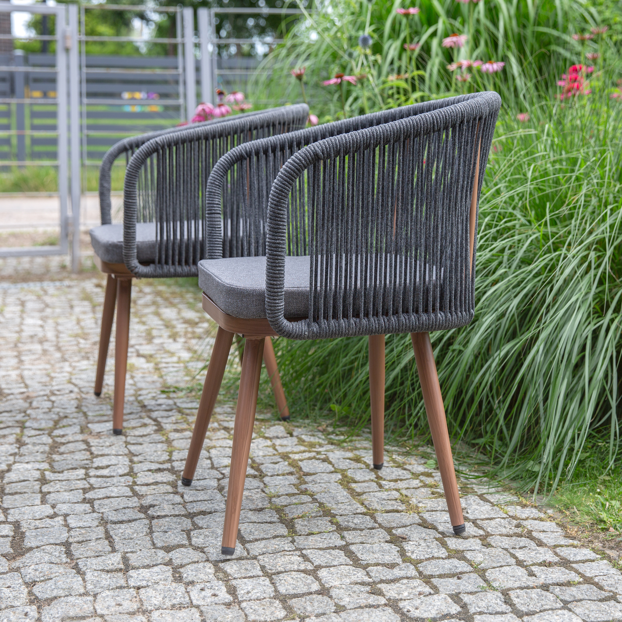 Souprava hnědo-černého zahradního nábytku Bernadette PATIO