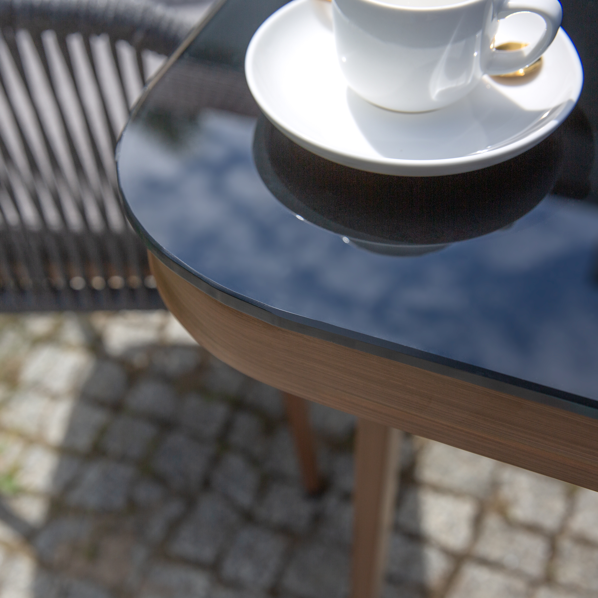 Souprava hnědo-černého zahradního nábytku Bernadette PATIO