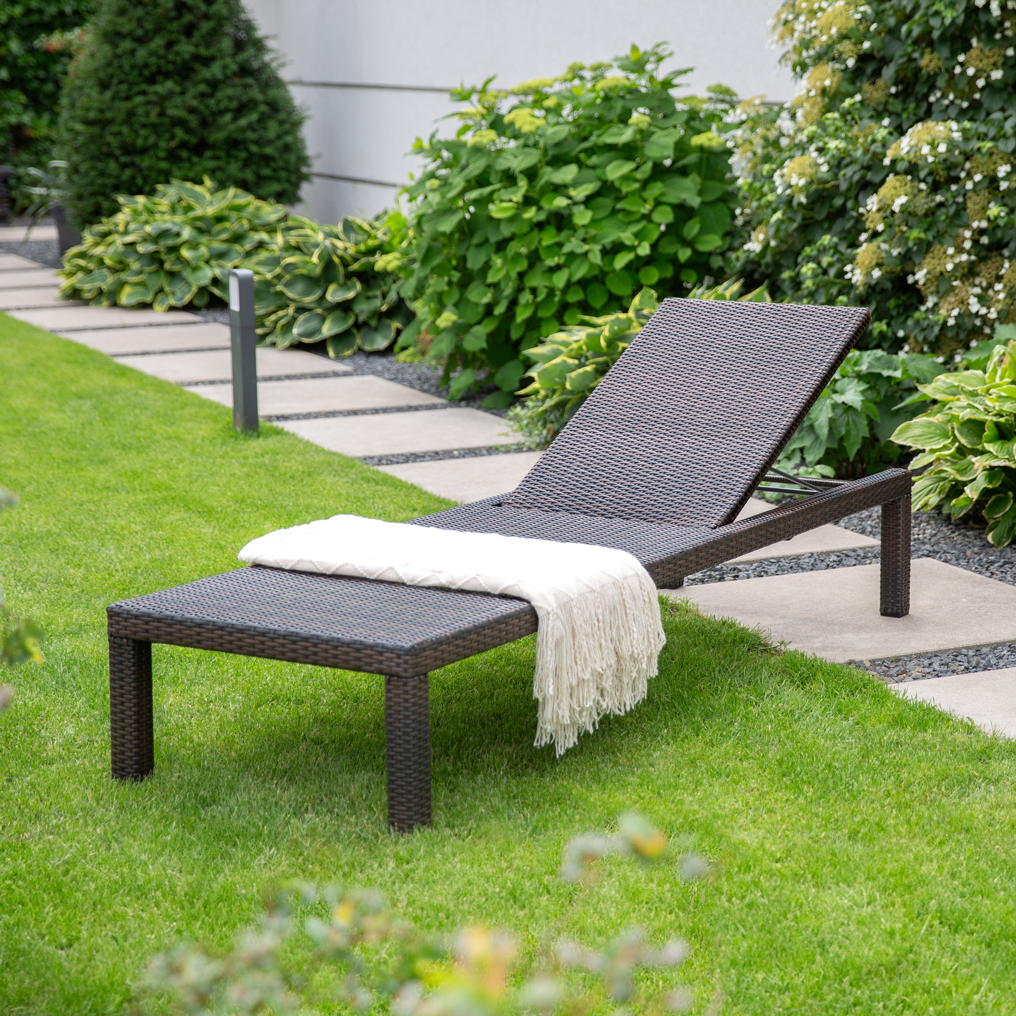 Zahradní lehátko z technorattanu Pierre Wenge PATIO