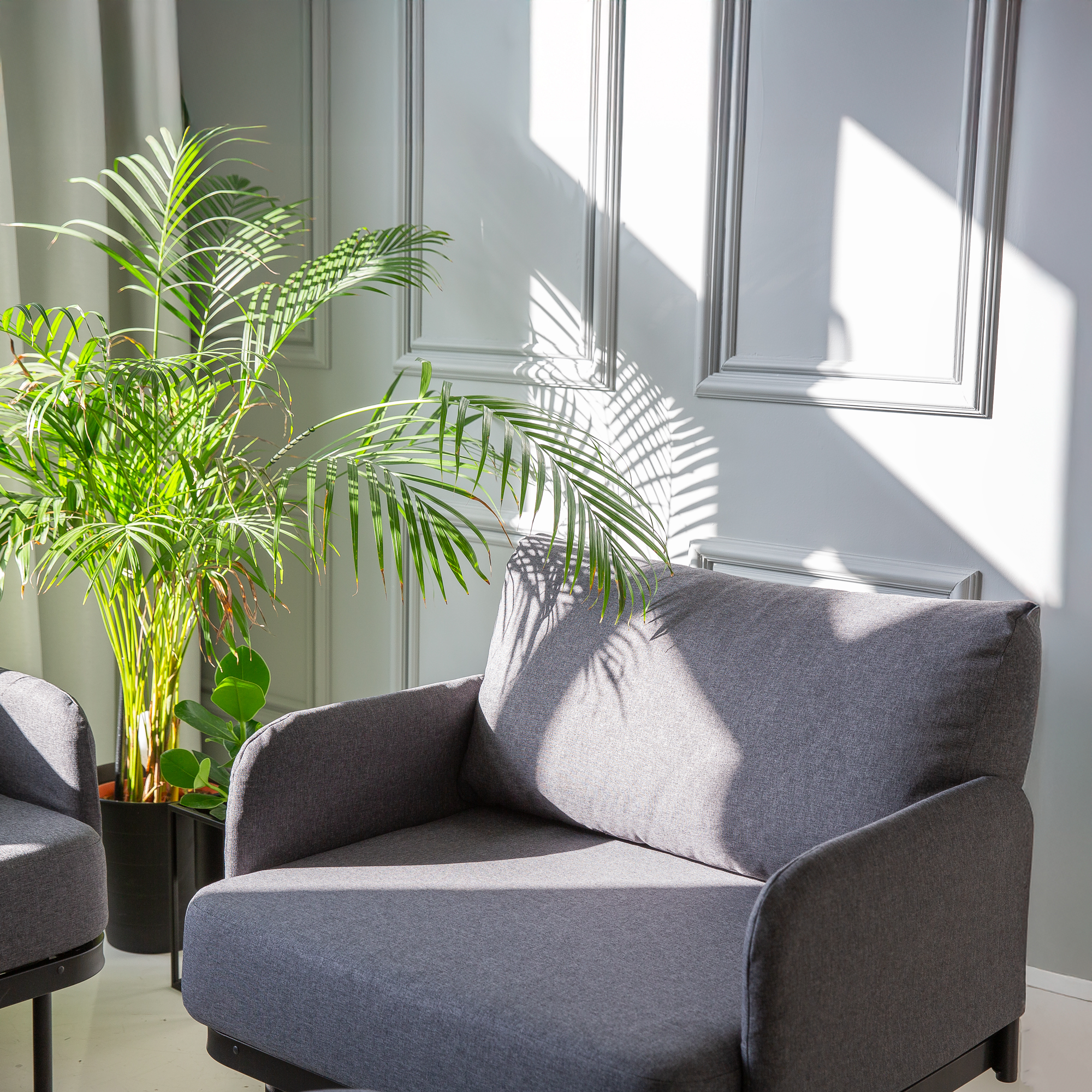 Šedé zahradní křeslo Piryt D053-16EB PATIO