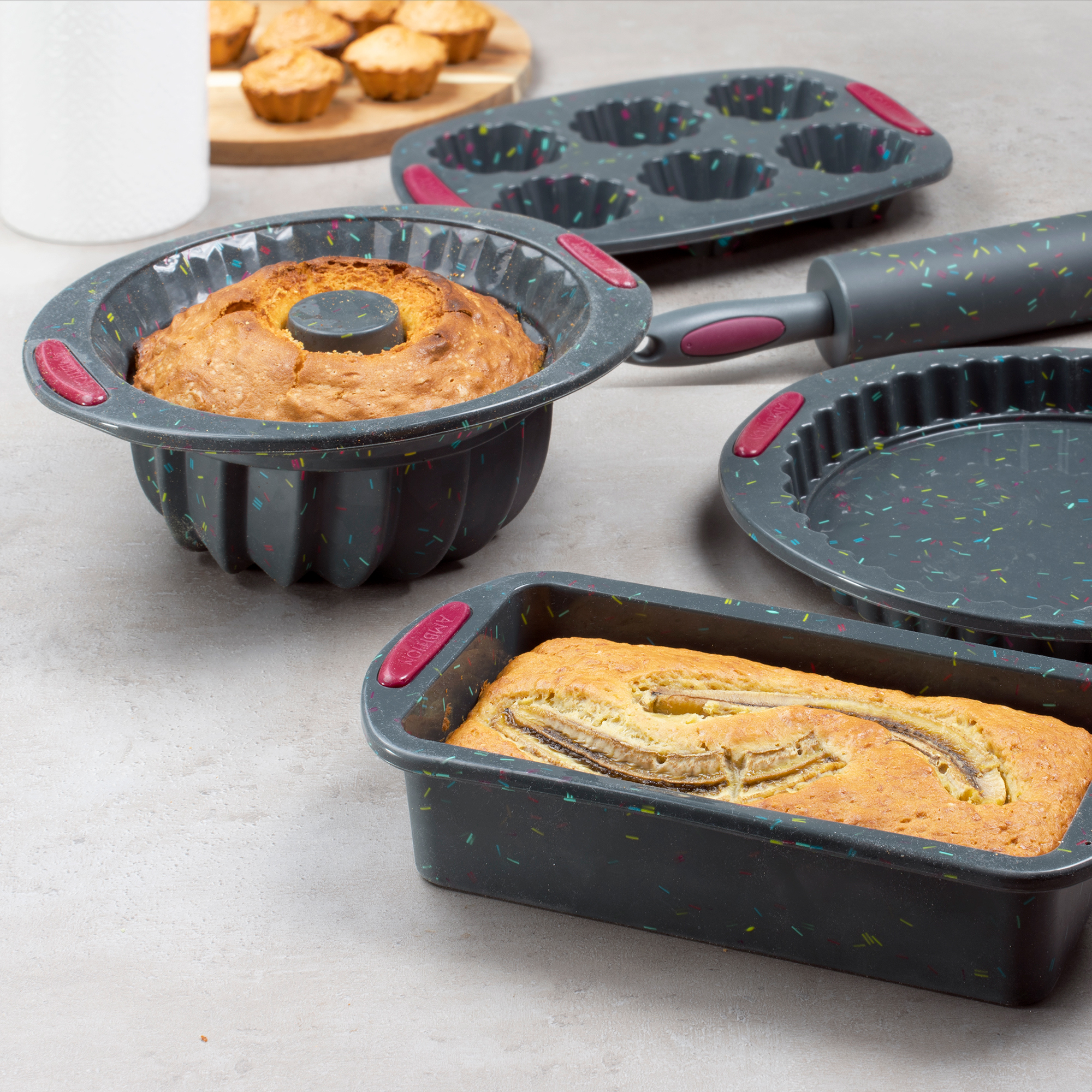 Forma do pieczenia babki z usztywnieniem Felice 24 cm czarna AMBITION