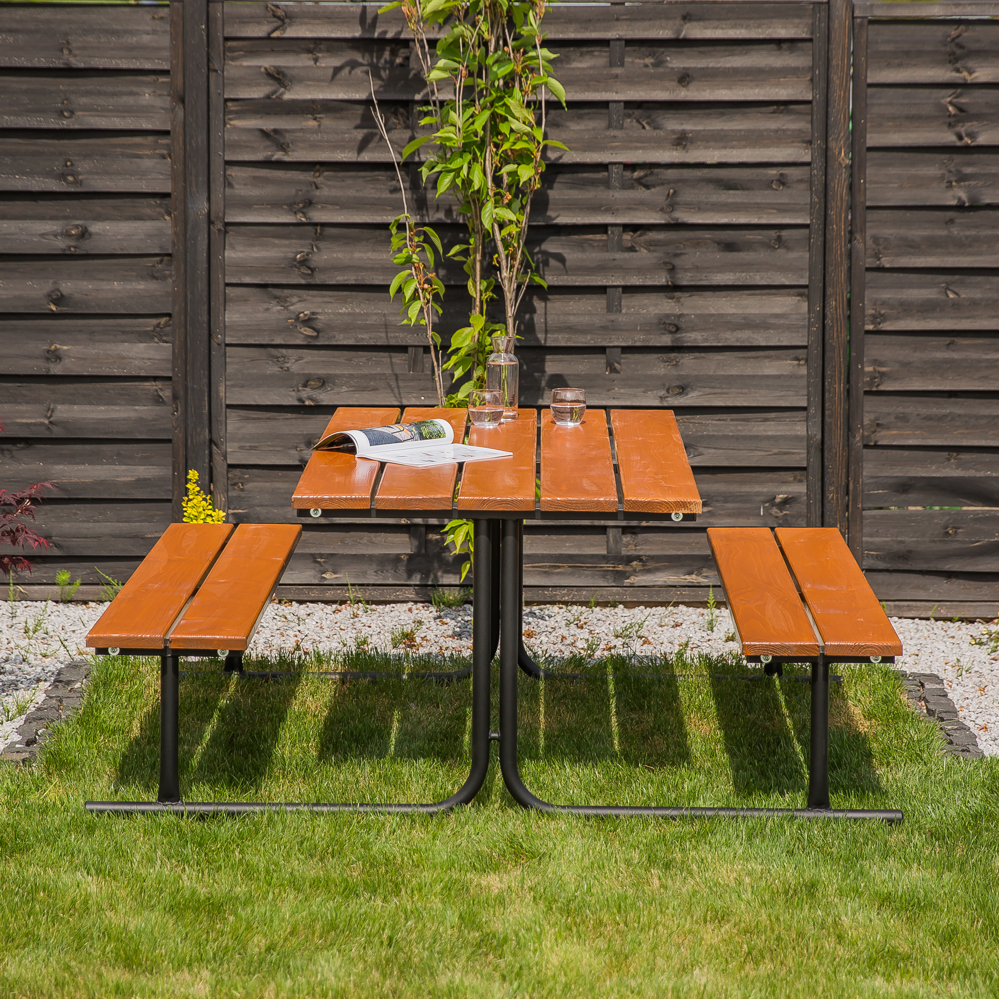 Piknikový dřevěný stůl s lavičkami 172 x 150 x 73 cm PATIO