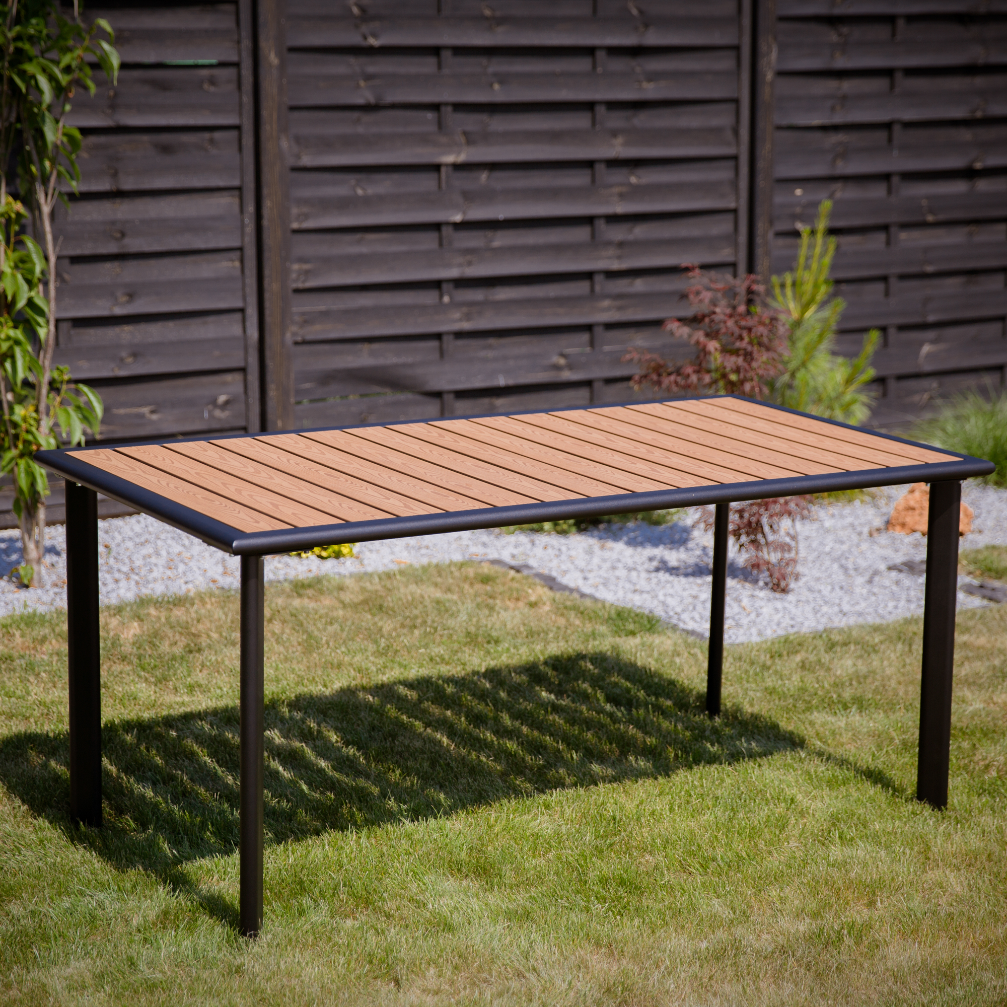 Hnědý zahradní stůl Solar 160 x 90 cm PATIO (bez židlí)
