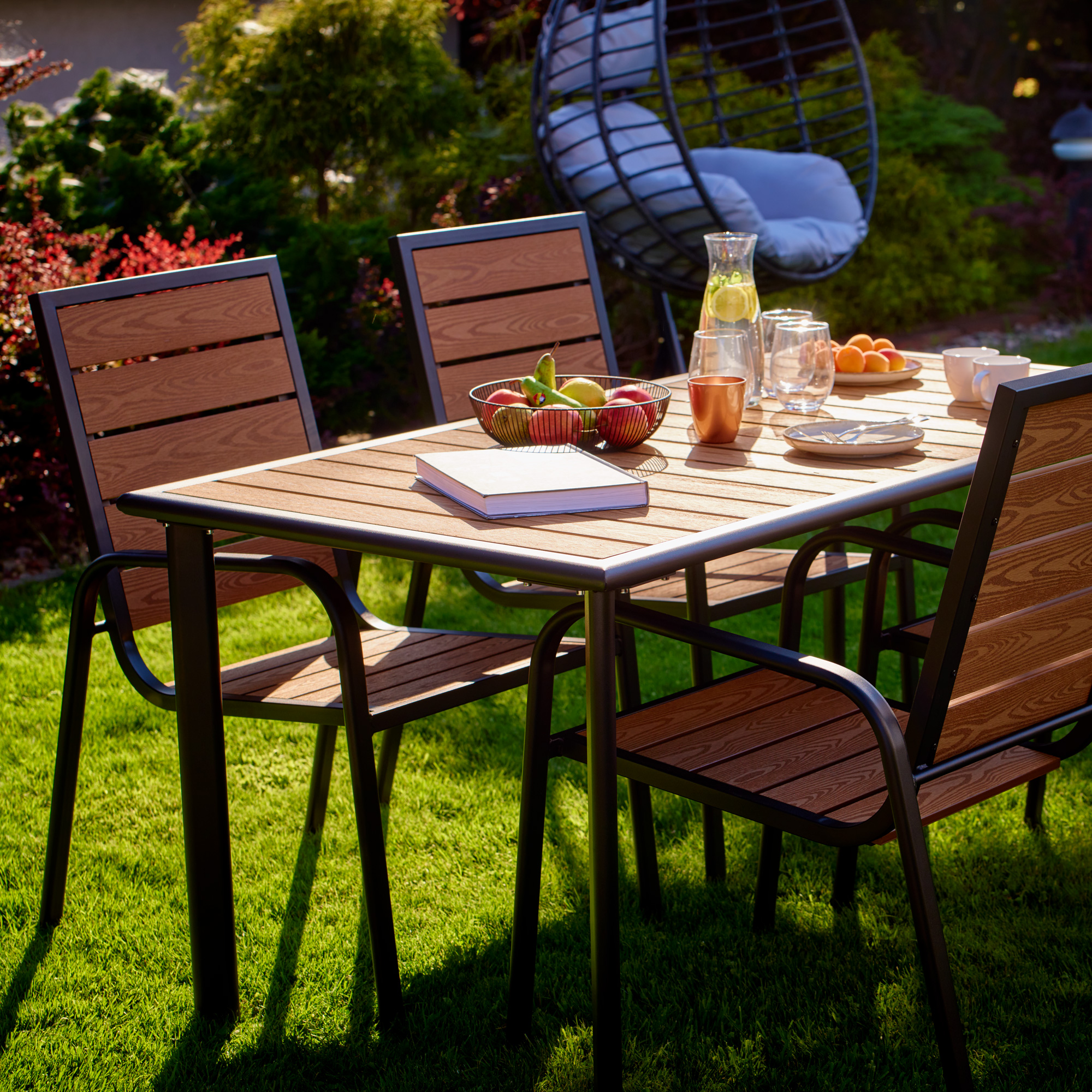 Hnědý zahradní stůl Solar 160 x 90 cm PATIO (bez židlí)